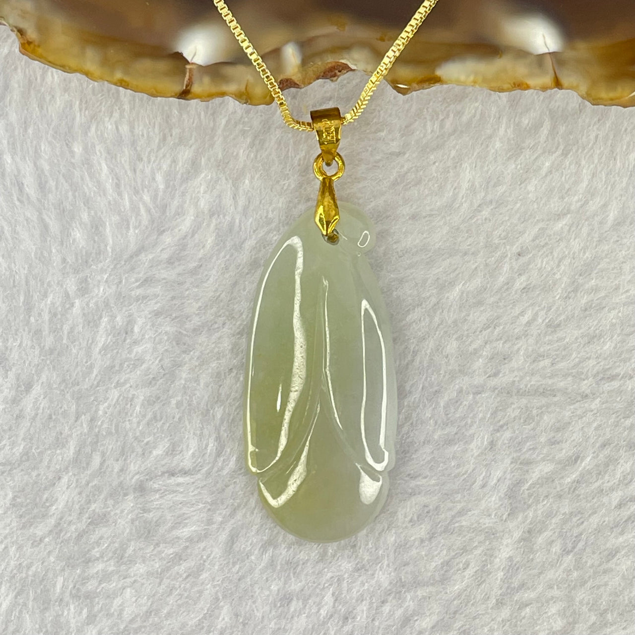 Type A Light Yellowish Green Jadeite Fertility Flower 34.4 by 15.5 by 4.8mm Pendent in S925 Silver Gold Color Necklace 4.75g