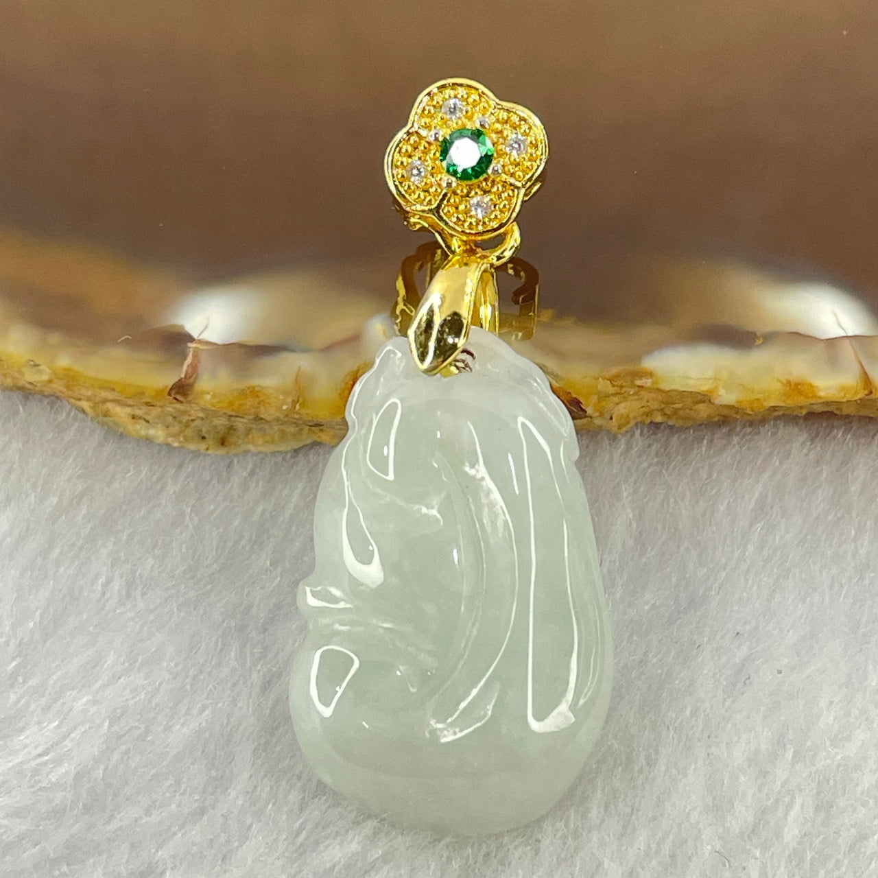 Type A Faint Green Lavender Jadeite Ruyi 26.0 by 16.5 by 5.6mm Pendent with Silver Gold Color Clasps 5.71g