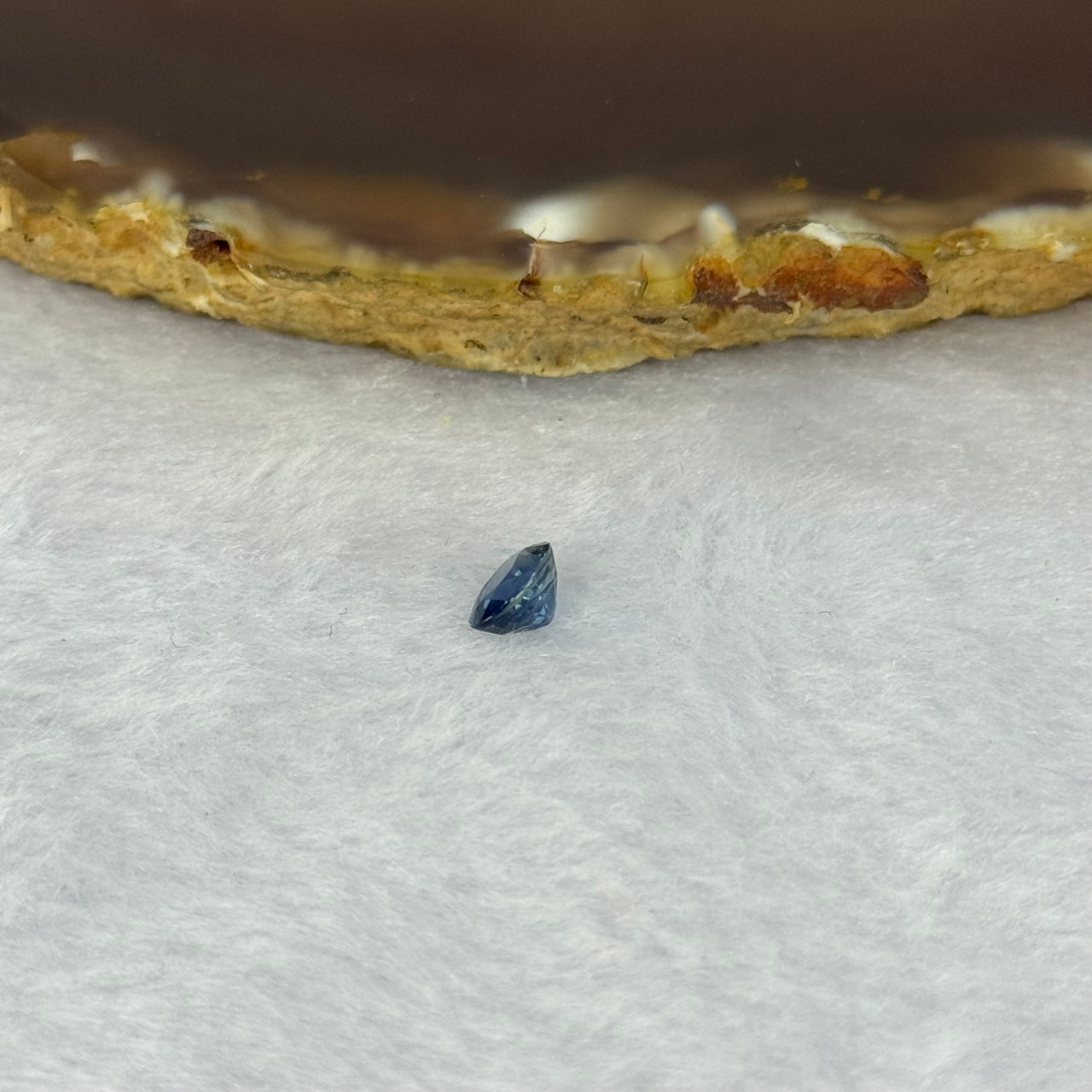 Natural Faceted Blue Sapphire 0.95ct 6.5 by 4.9 by 3.7mm - Huangs Jadeite and Jewelry Pte Ltd