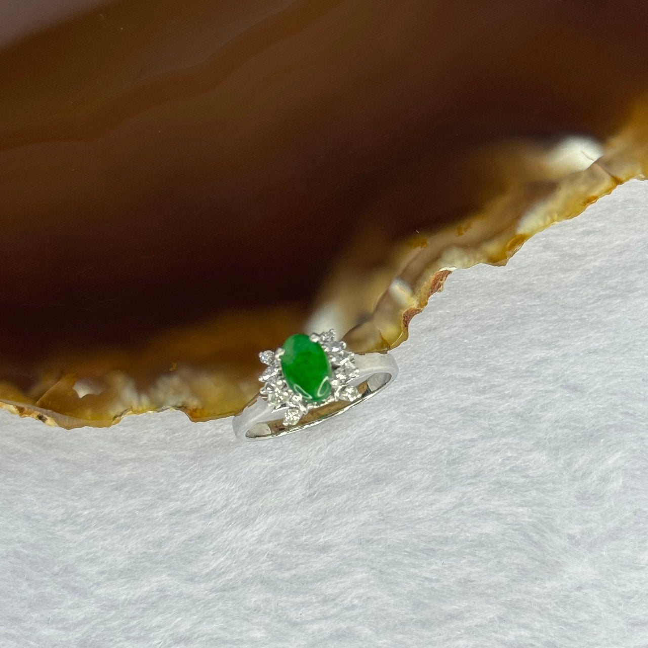 Natural Type A Emerald Green Jadeite Approx 7.3 by 4.8 by 2.5mm with Natural Diamonds in Platinum PT900 Ring Total Weight 4.27g US6.25 HK13.5 - Huangs Jadeite and Jewelry Pte Ltd