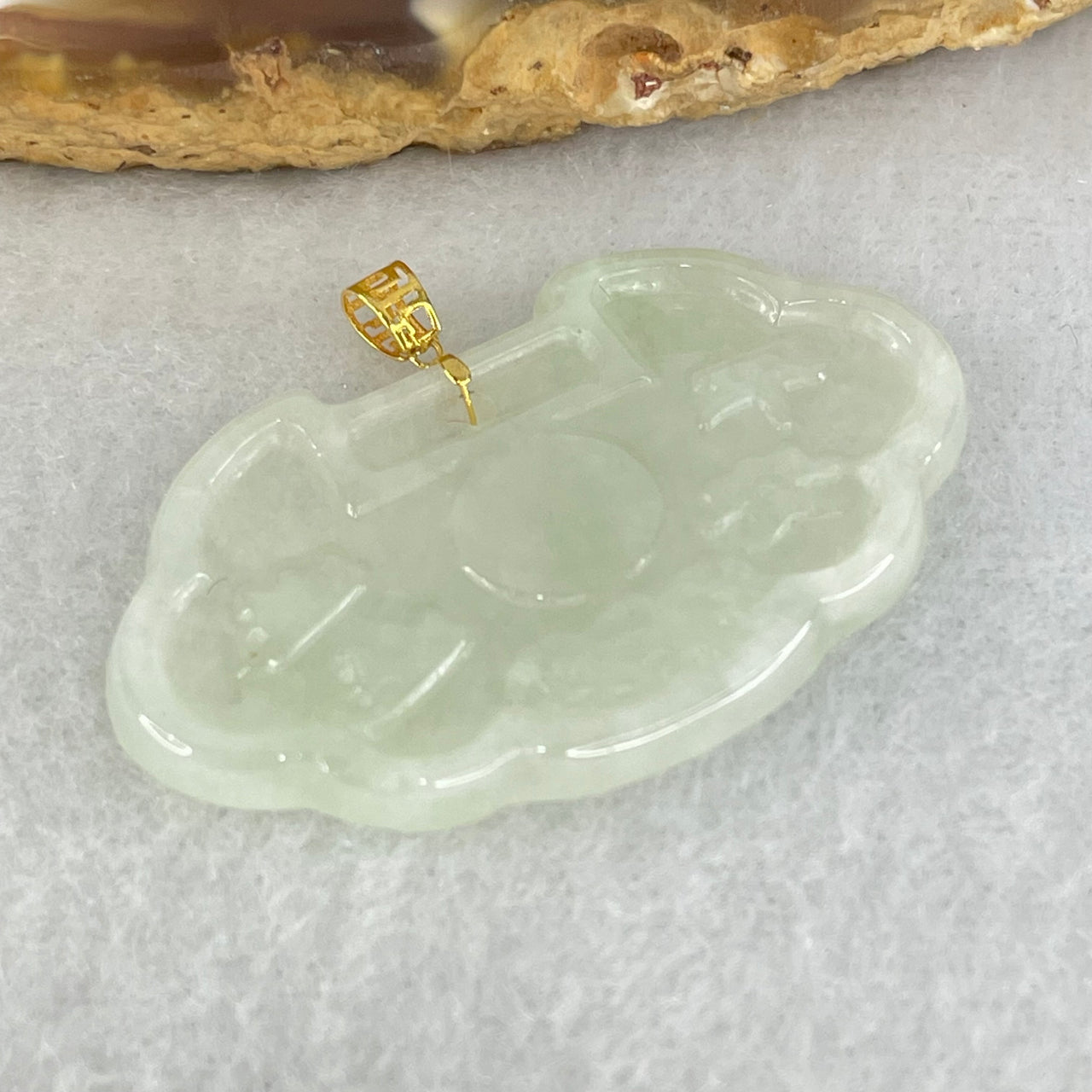 Type A Light Green Jadeite Longevity Lock 18K Yellow Gold Pendant 3.90g 35.4 by 20.4 by 2.5mm