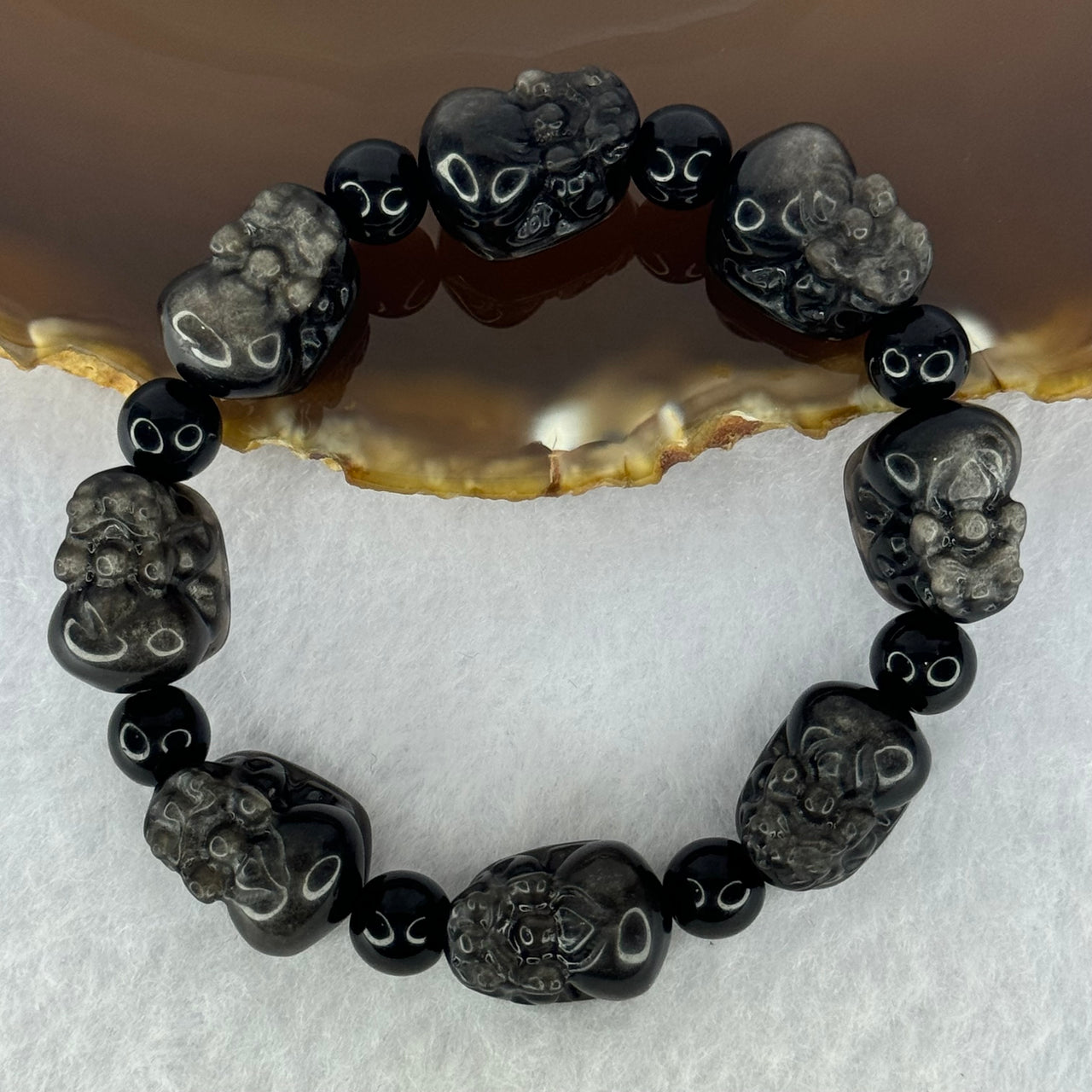 Medium Obsidian Pixiu 18.1 by 12.3 by 12.3mm 8pcs and 8 Beads 8.1mm Bracelet 34.01g 16.5cm