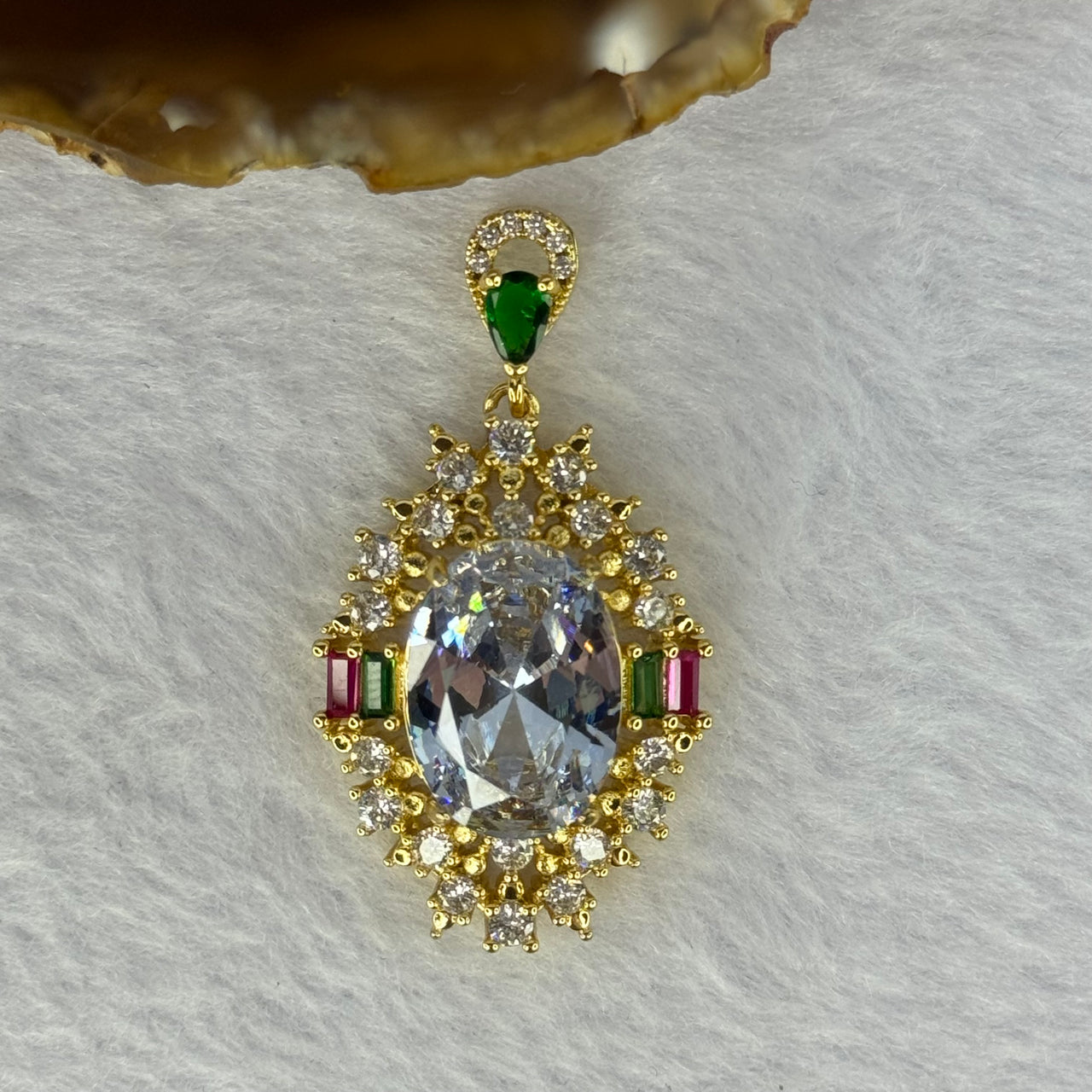 Cubic Zirconia with Crystals in Gold Color Claps for Pendent 10.49g 18.1 by 13.3 by 8.5mm - Huangs Jadeite and Jewelry Pte Ltd