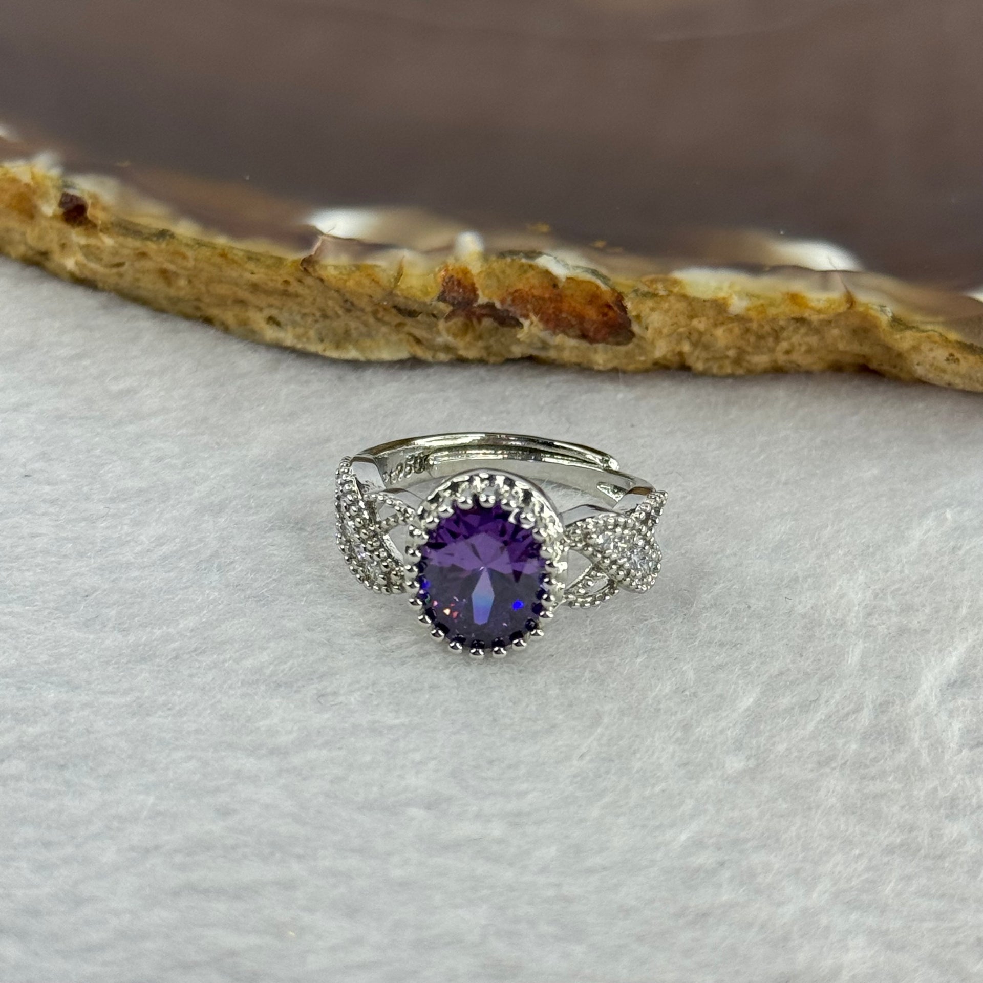 Purple Zircon Simulated Amethyst in PT950 Plated 925 Sliver Sliver Ring (Adjustable Size) 冰花爆闪浅紫色锆石仿真紫水晶椭圆形开口戒指 3.92g 9.4 by 7.5 by 5.2mm - Huangs Jadeite and Jewelry Pte Ltd