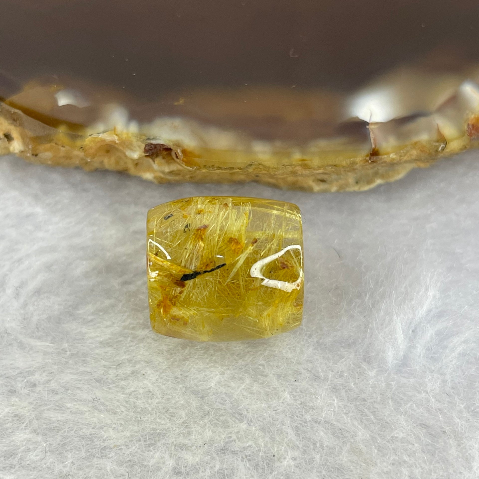 Good Grade Natural Golden Rutilated Quartz Crystal Lulu Tong Barrel 天然金顺发晶水晶露露通桶 
3.48g 13.0 by 12.1mm - Huangs Jadeite and Jewelry Pte Ltd