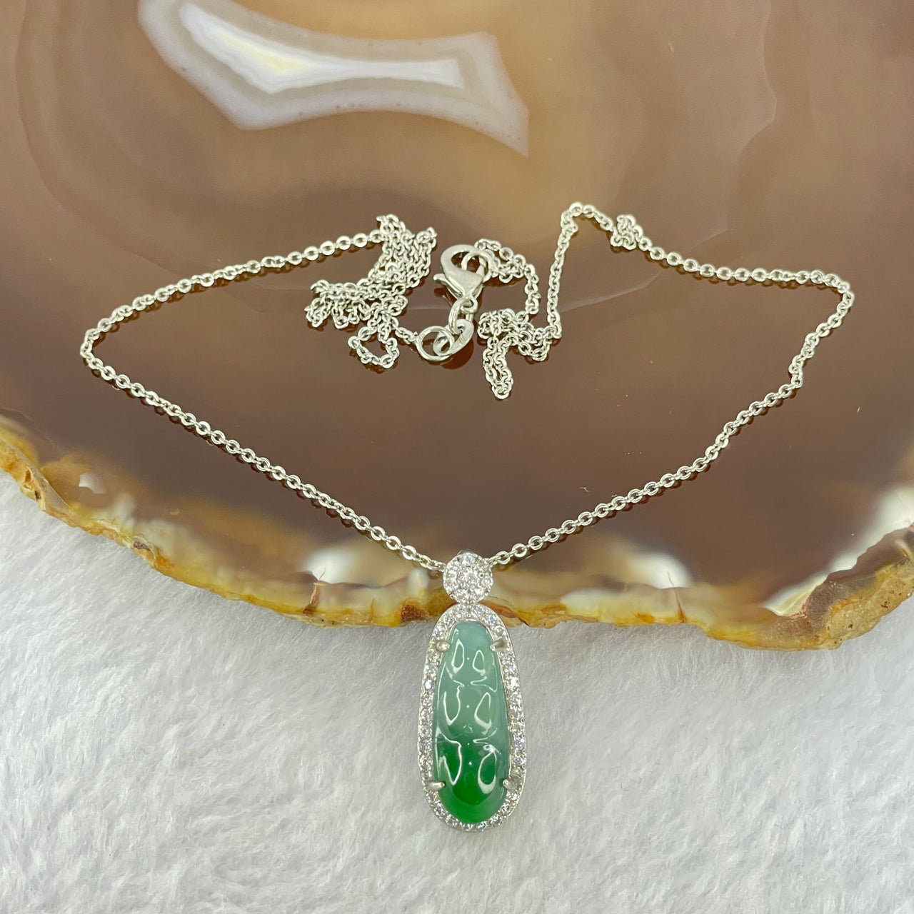 Type A Green Jadeite Pea Pod 19.1 by 7.6 by 3.2mm Pendent with Crystals in S925 Sliver Necklace 4.20g