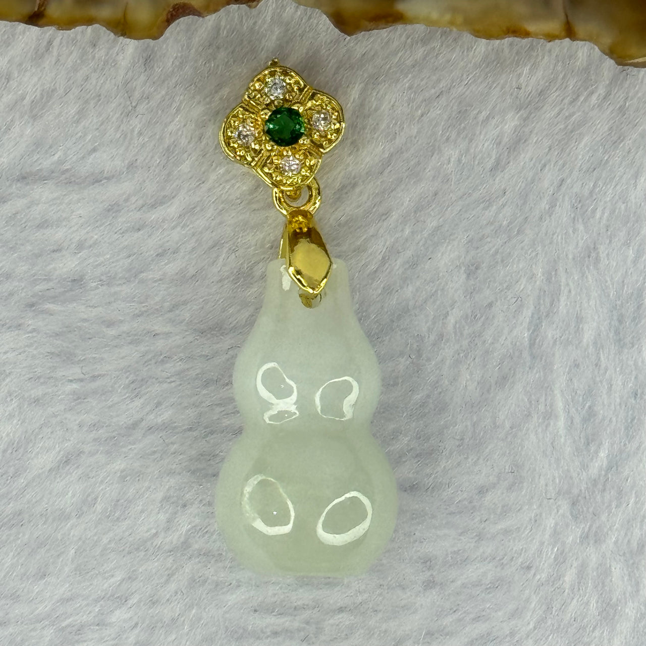 Type A Light Green Jadeite Hulu Charm with Gold Color Clasp 6.49g 22.1 by 12.7mm