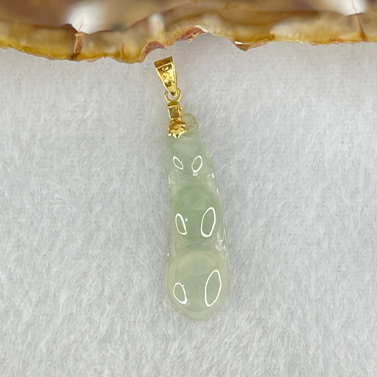 18K Yellow Gold Type A Icy Light Blueish Green Jadeite Peapod Pendant 1.54g 27.4 by 8.7 by 4.7mm