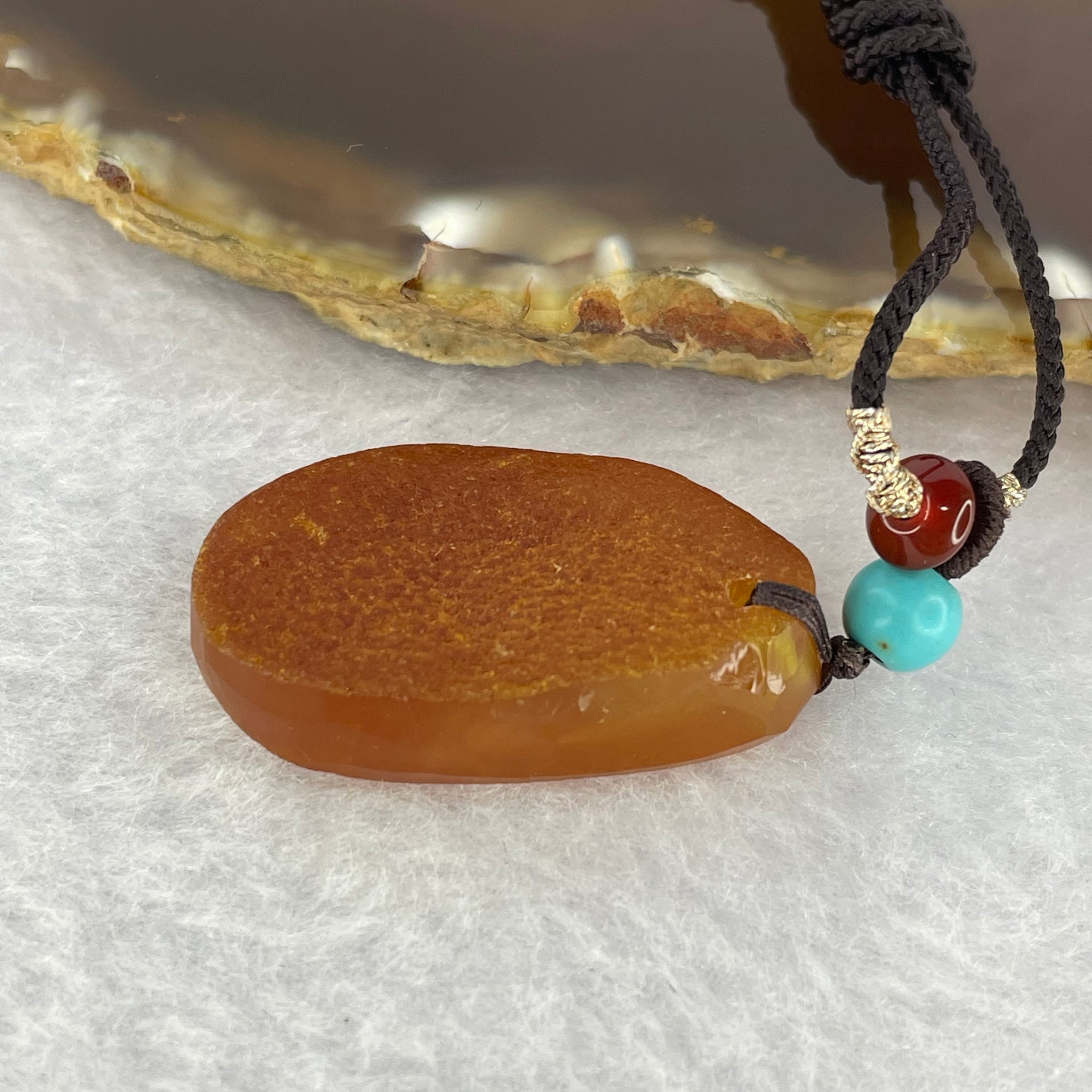 Natural Amber 琥珀 Pendent Necklace 5.01g 32.4 by 19.7 by 8.0 mm - Huangs Jadeite and Jewelry Pte Ltd