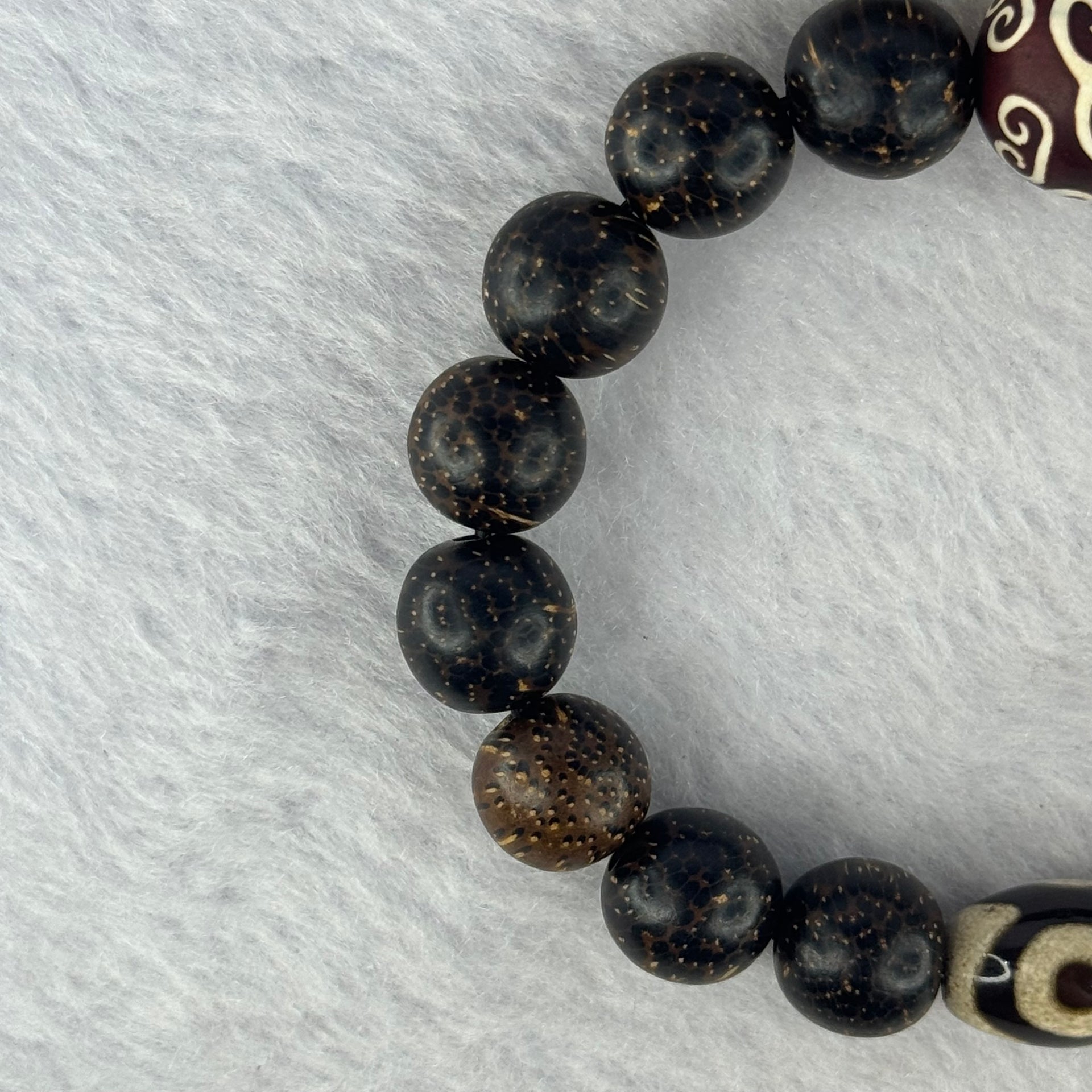 Natural Agarwood With 3 Eyes Dzi Bead Tian Zhu Beads Bracelet 天然沉香带三眼天珠手链 17.56g 16.5cm Dzi 14.4 by 9.8 and 14.1mm 1 Bead and 10.8mm 16 Beads - Huangs Jadeite and Jewelry Pte Ltd