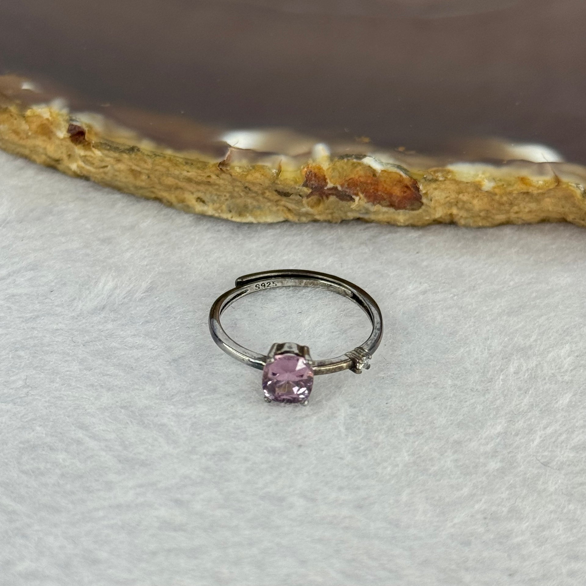 Natural Amethyst in 925 Sliver Ring 天然紫水晶925银戒指 (Adjustable Size) 1.13g 5.5 by 4.8 by 2.9mm - Huangs Jadeite and Jewelry Pte Ltd