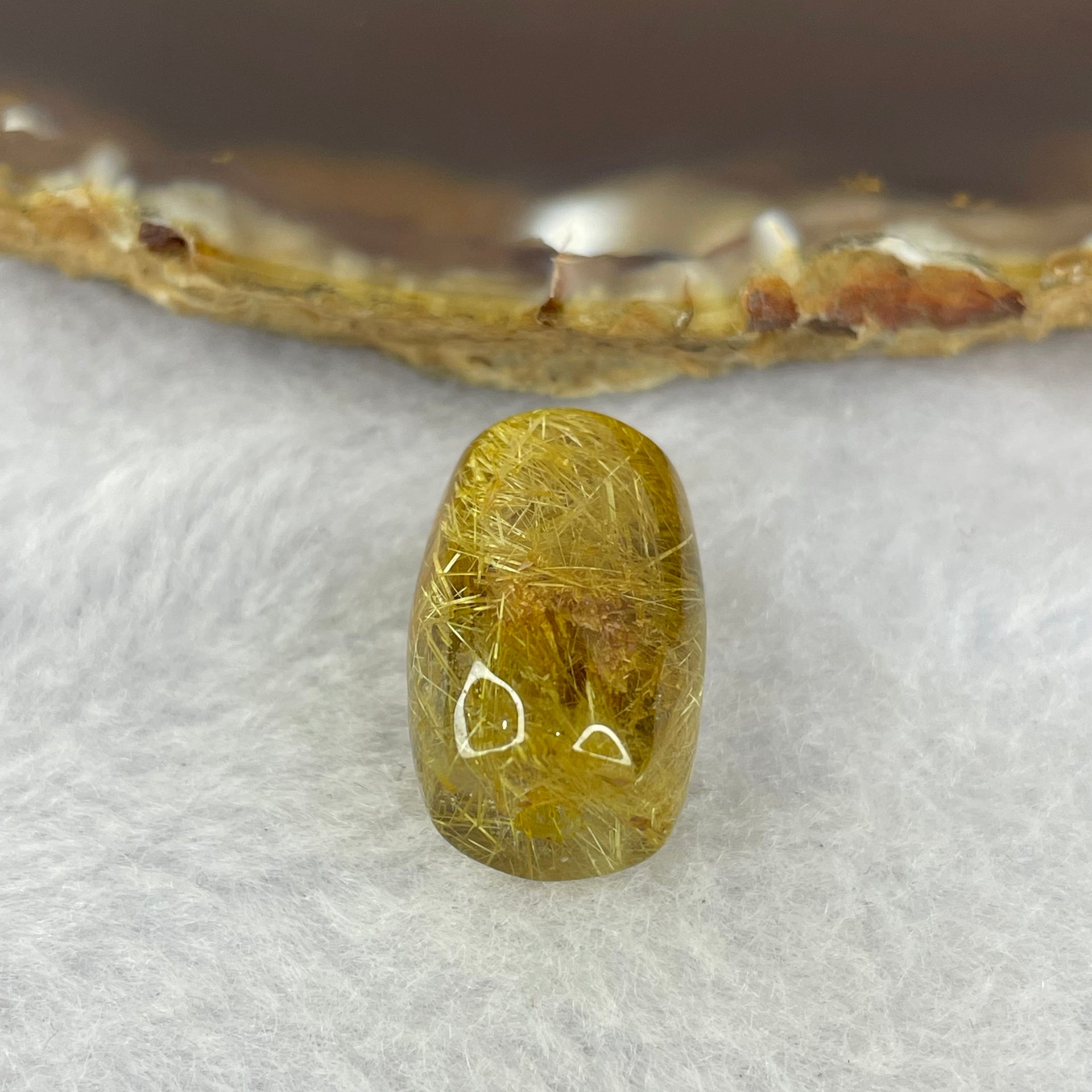 Good Grade Natural Golden Rutilated Quartz Crystal Lulu Tong Barrel 天然金顺发晶水晶露露通桶 
4.91g 17.9 by 12.5mm - Huangs Jadeite and Jewelry Pte Ltd