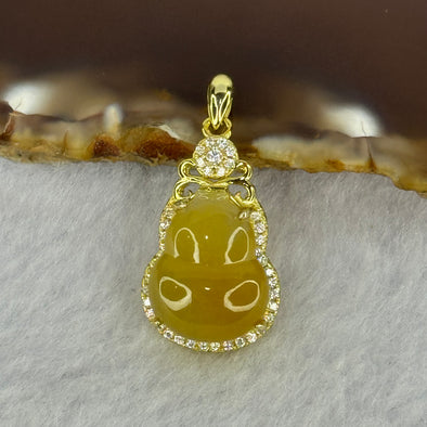 Type A Yellow Jadeite Hulu Pendent with Crystals in S925 Sliver Gold Color Setting 3.01g 14.6 by 11.5 by 5.0mm