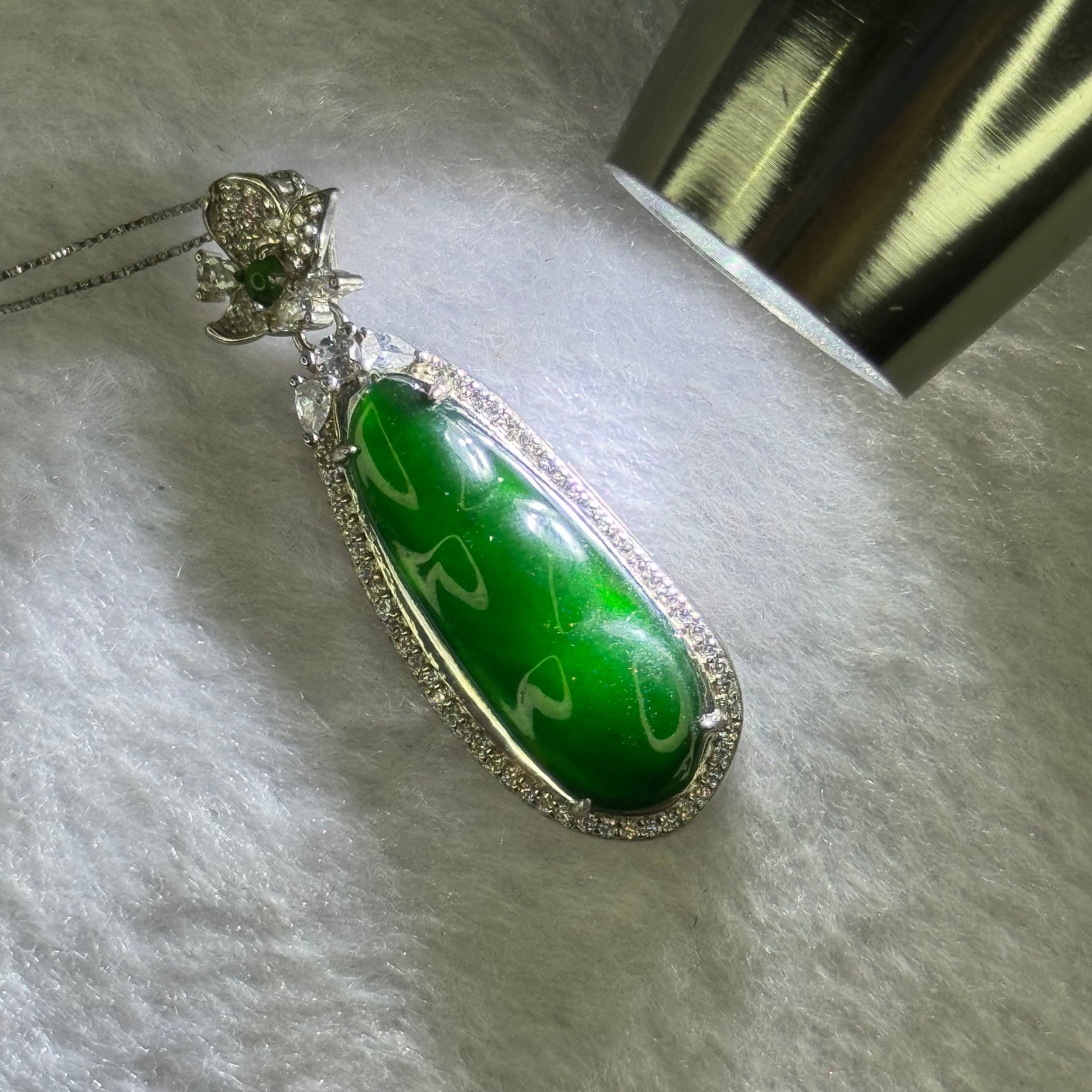 Type A ICY Jelly Omphasite Dark Green Jadeite Pea pod with Crystals in S925 Sliver Necklace 6.90g 27.3 by 10.3 by 2.5mm - Huangs Jadeite and Jewelry Pte Ltd