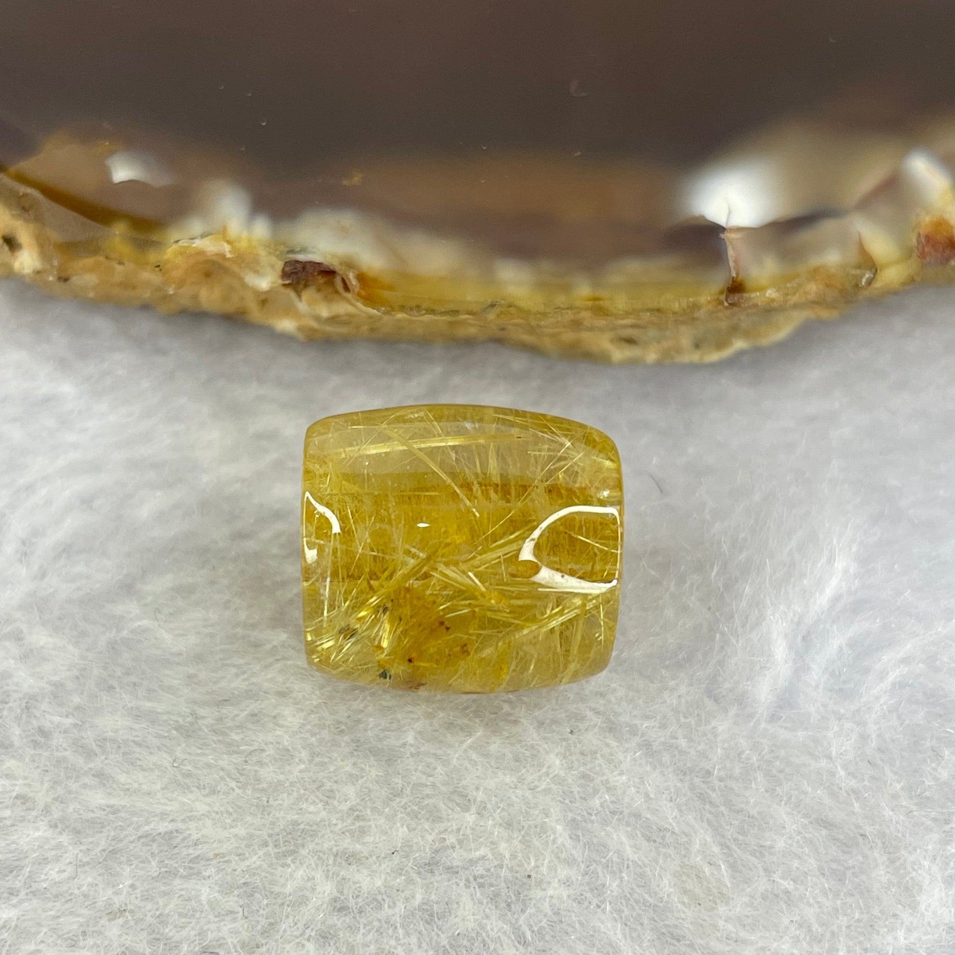 Good Grade Natural Golden Rutilated Quartz Crystal Lulu Tong Barrel 天然金顺发晶水晶露露通桶 
3.48g 13.0 by 12.1mm - Huangs Jadeite and Jewelry Pte Ltd