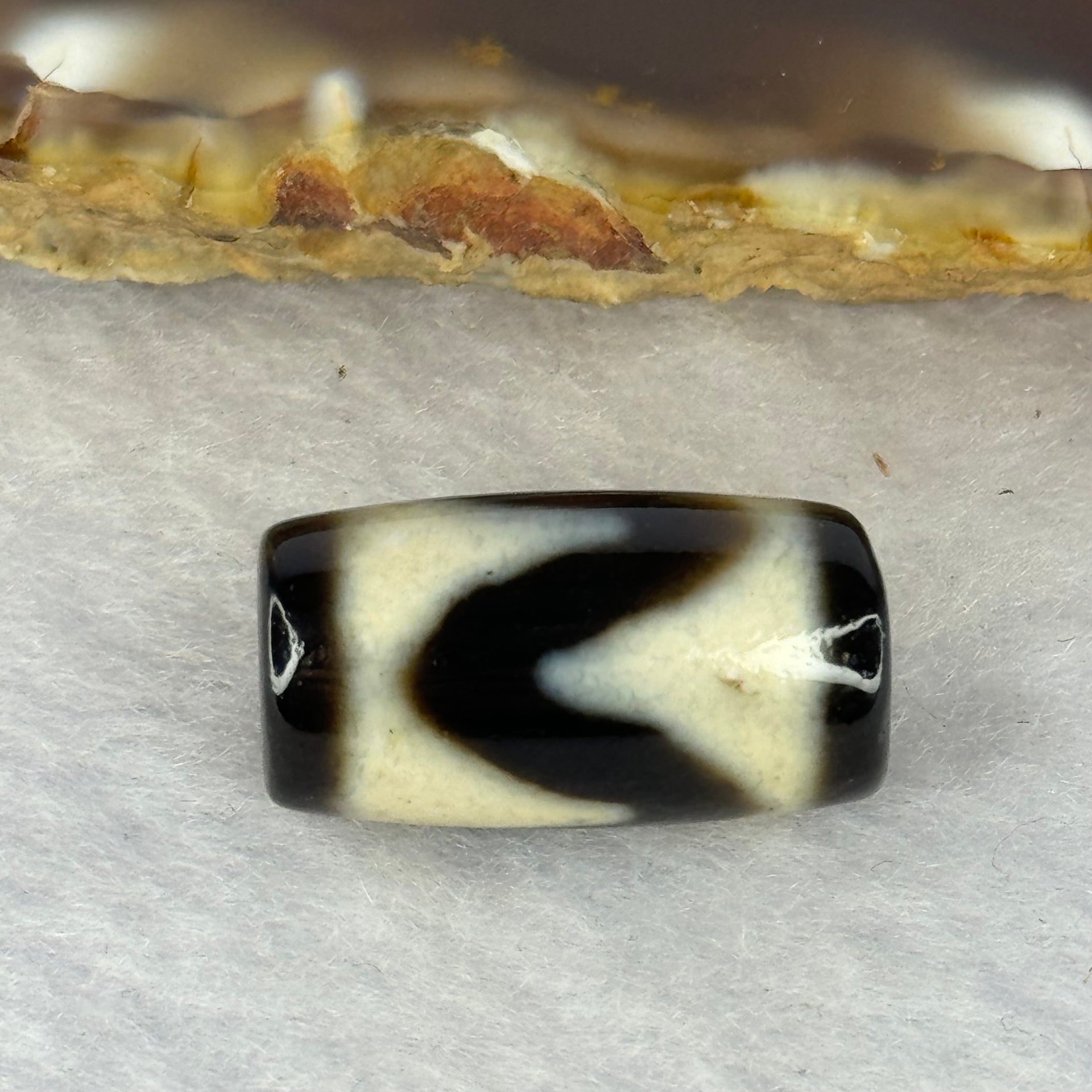 Natural Powerful Tibetan Old Oily Agate Tiger Tooth Daluo Dzi Bead Heavenly Master (Tian Zhu) 虎呀天诛 4.22g 20.2 by 10.9mm - Huangs Jadeite and Jewelry Pte Ltd