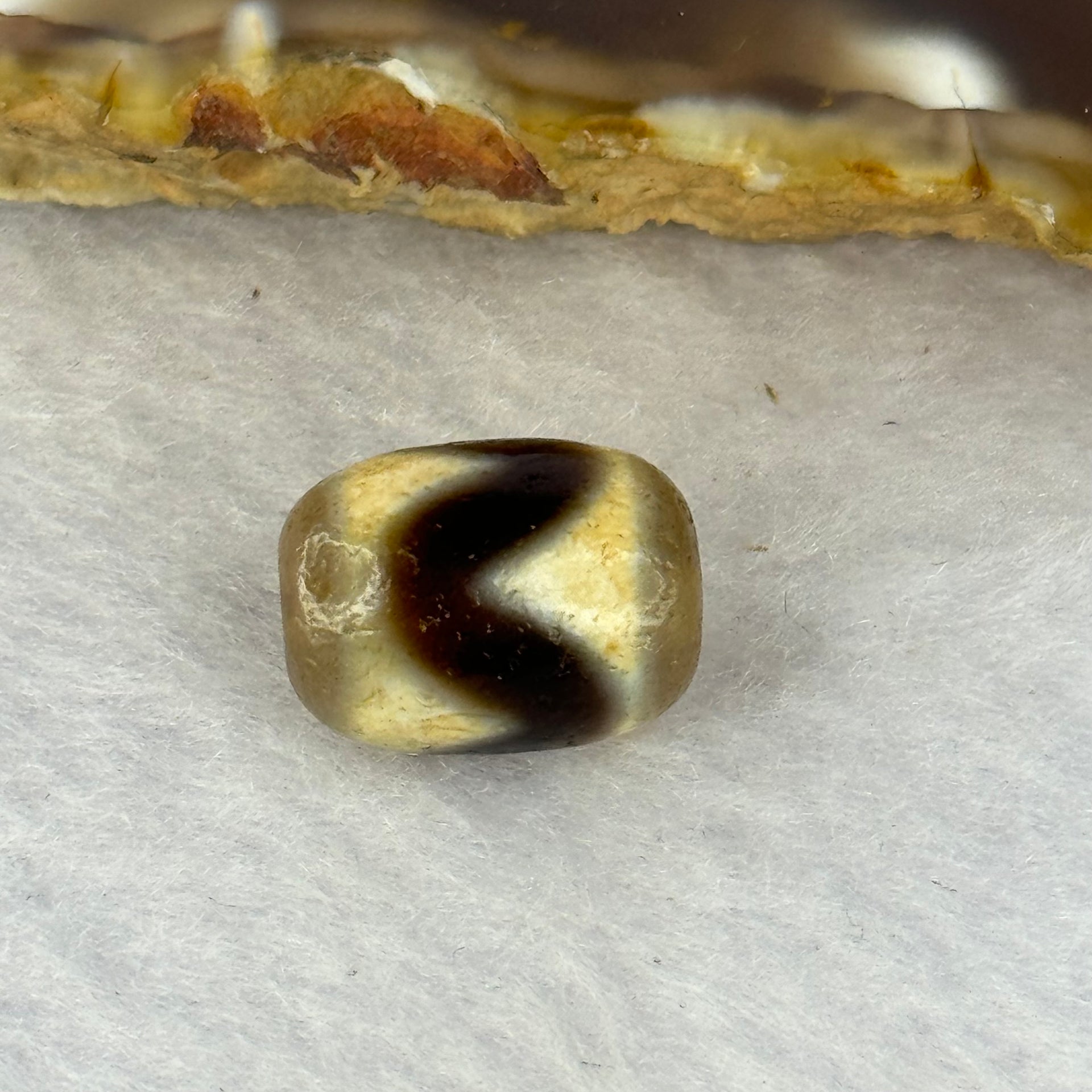 Natural Powerful Tibetan Old Oily Agate Tiger Tooth Daluo Dzi Bead Heavenly Master (Tian Zhu) 虎呀天诛 2.40g 14.0 by 10.5mm - Huangs Jadeite and Jewelry Pte Ltd