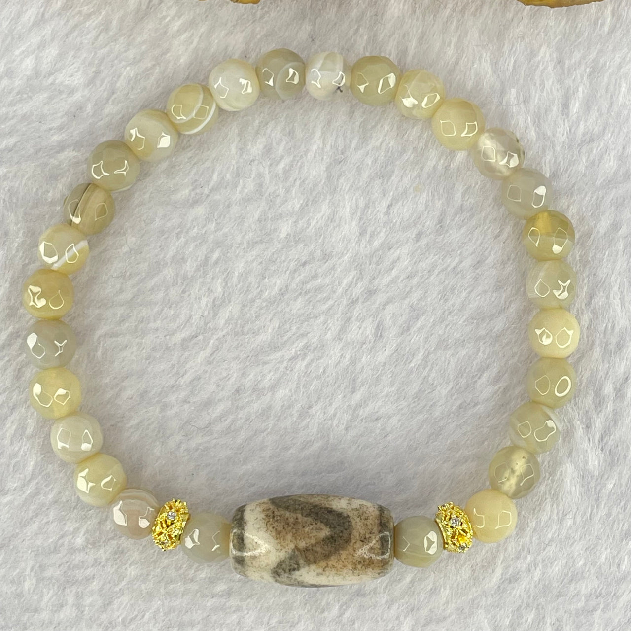 Natural Agate Beads with Tibetan Old Oily White Grey Agate Tiger Tooth Daluo Dzi Bead Bracelet 12.63g 16cm 19.7 by 11.0mm 6.2mm 28 Beads