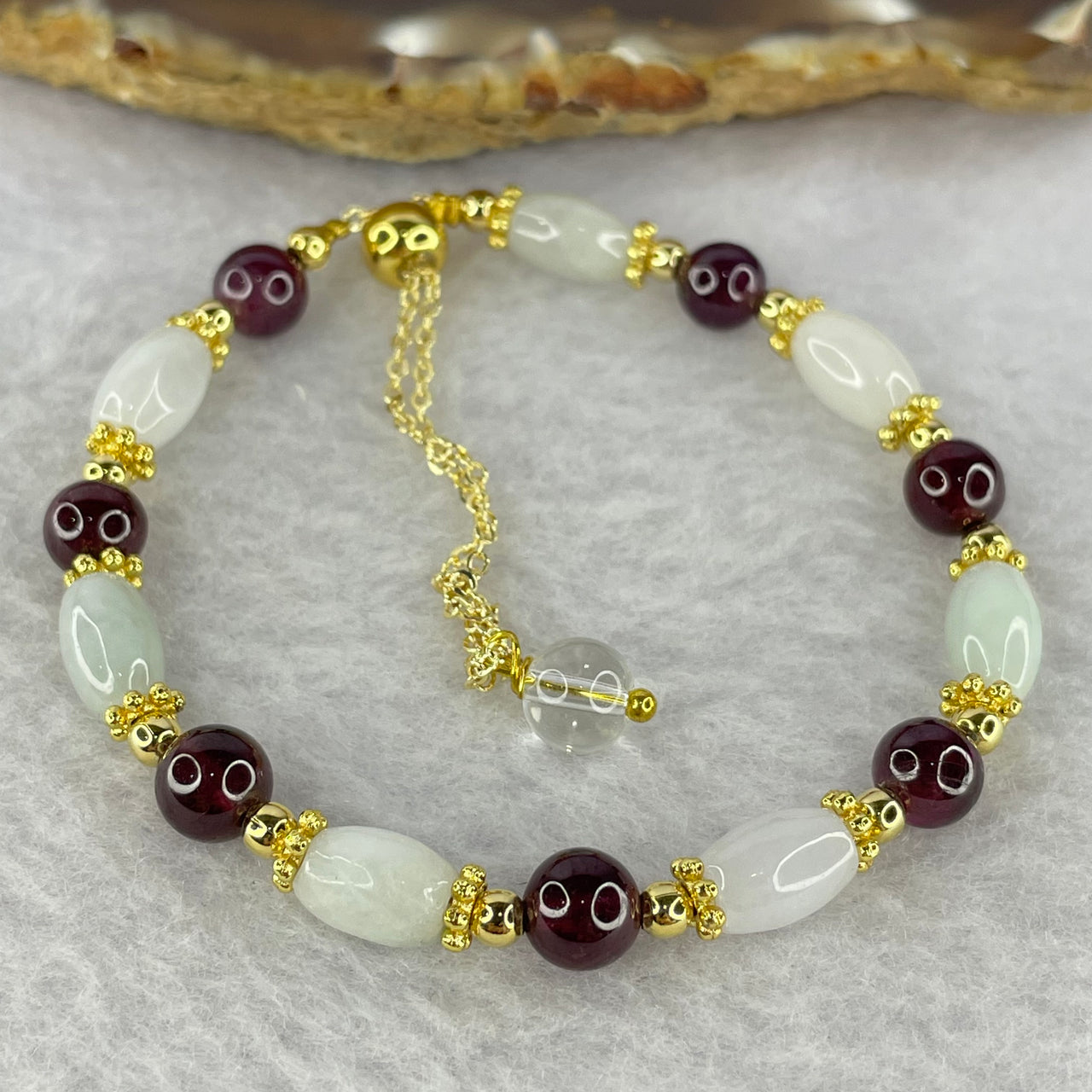 Almandine Garnet Bracelet 9.82g Oval 8.1 by 5.7 mm 7 Pcs Round 6.0mm 7 Beads - Huangs Jadeite and Jewelry Pte Ltd