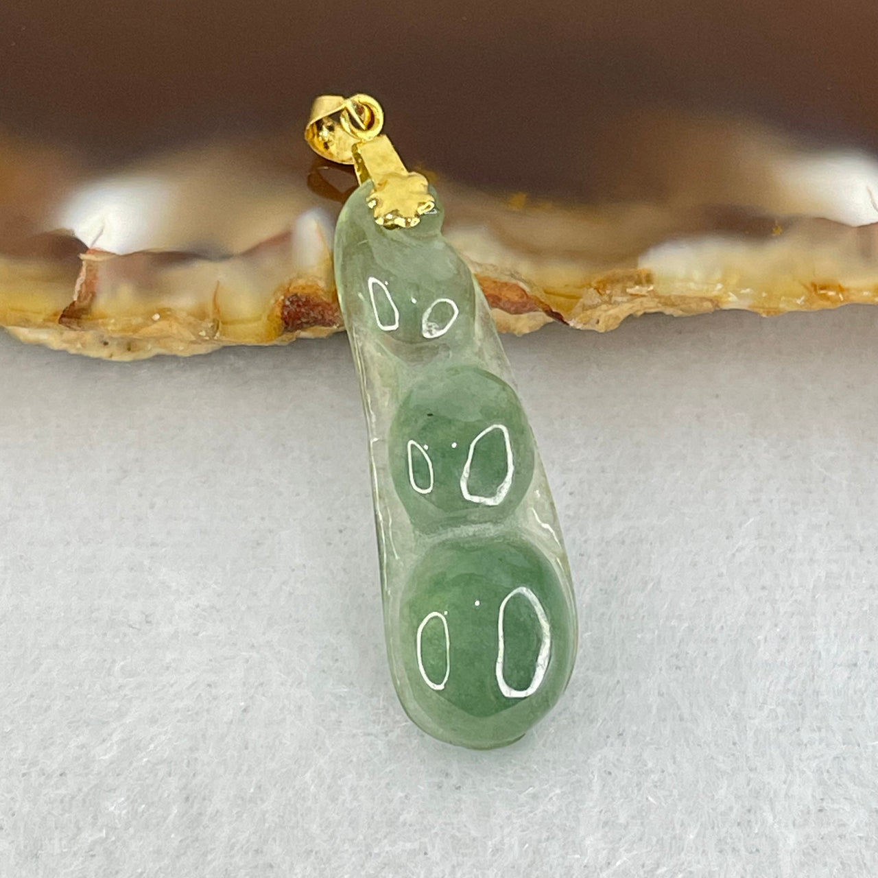 18K Yellow Gold Type A Icy Blueish Green Jadeite Peapod Pendant 1.49g 25.1 by 8.5 by 4.5mm