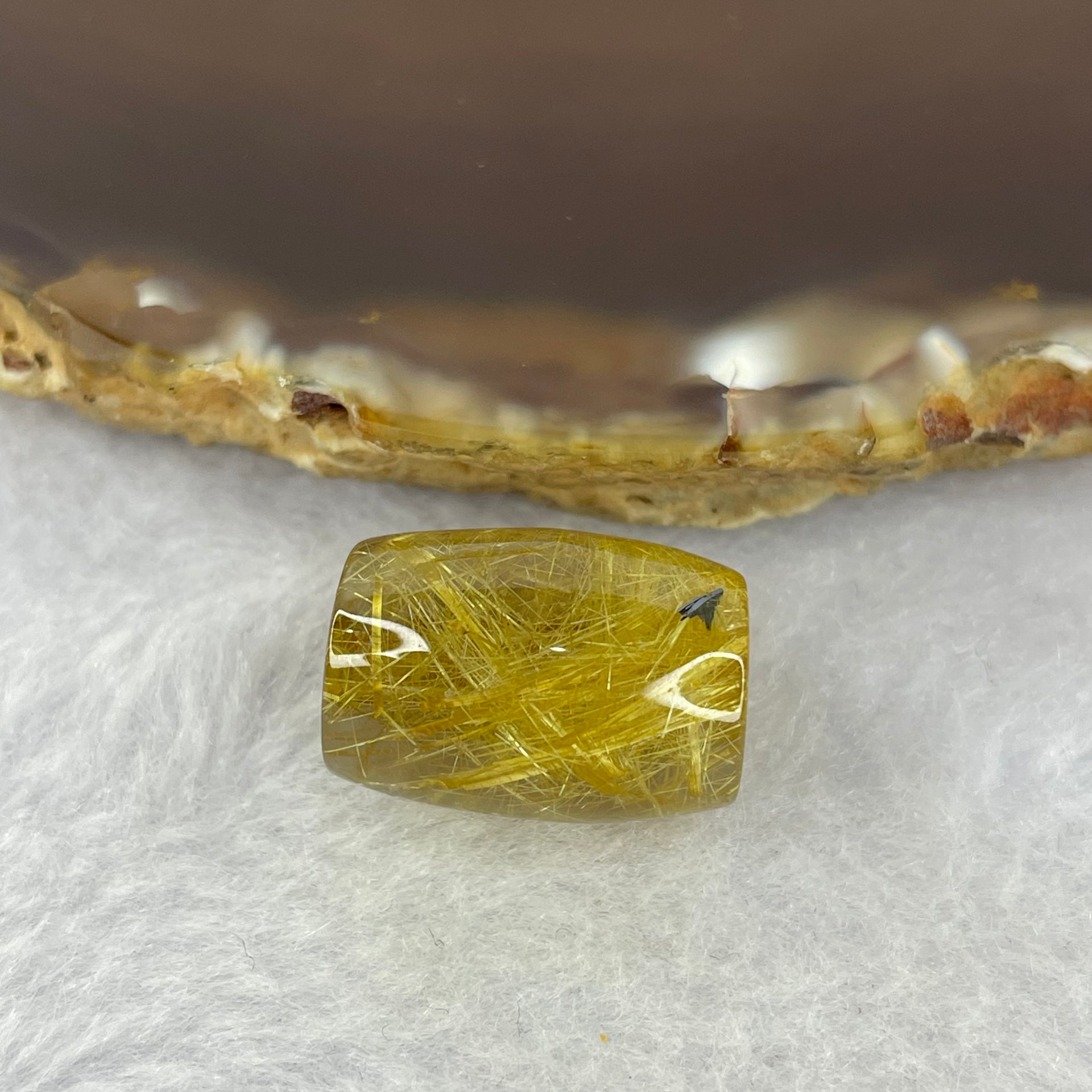 Good Grade Natural Golden Rutilated Quartz Crystal Lulu Tong Barrel 天然金顺发晶水晶露露通桶 
4.69g 17.4 by 12.5mm - Huangs Jadeite and Jewelry Pte Ltd