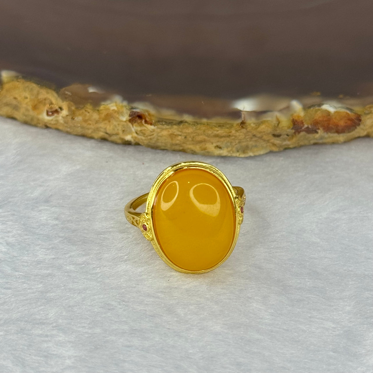 Natural Amber in 925 Silver Gold Color Ring 天然老蜜蜡蛋面镶嵌纯银 2.30g 16.8 by 13.0 by 4.9mm - Huangs Jadeite and Jewelry Pte Ltd