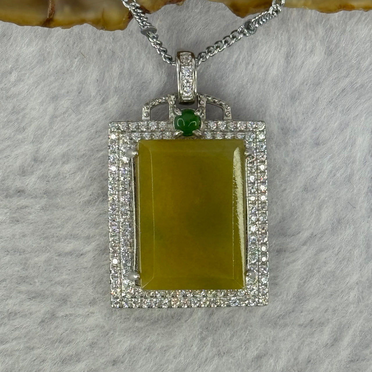 Type A Yellow Jadeite Wu Shi Pai 16.5 by 12.9 by 3.5mm in S925 Sliver Necklace 5.31g