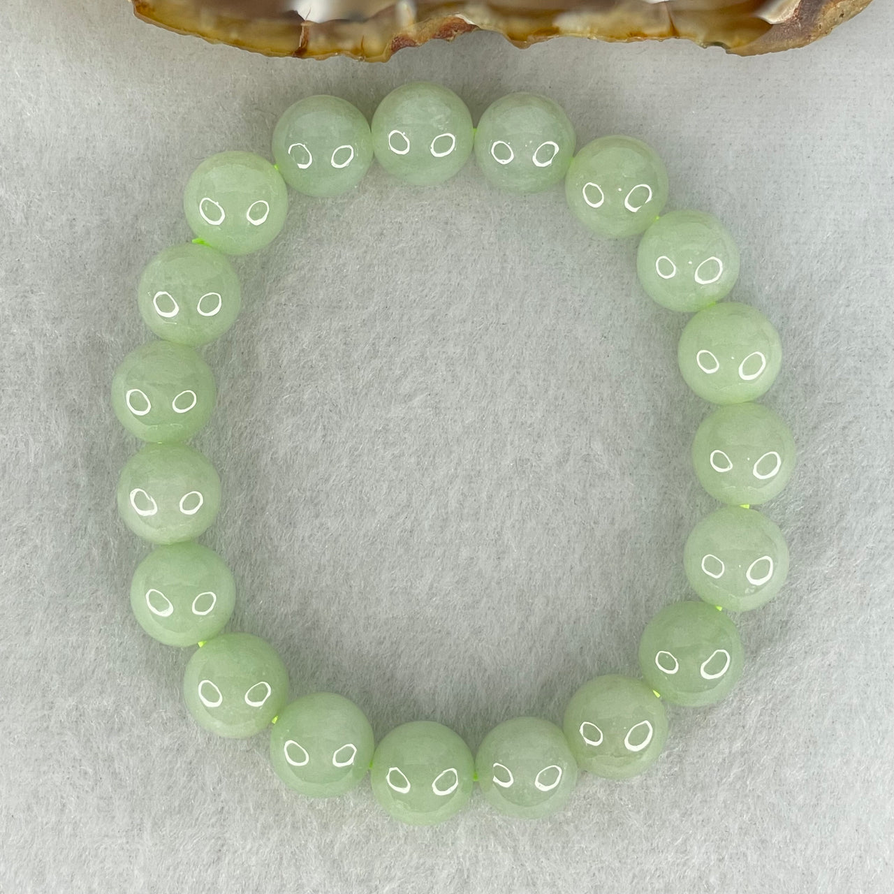 Type A Apple Green Jadeite Beads Bracelet 33.22g 10.1mm 19 Beads