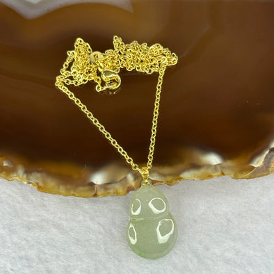 18K Yellow Gold Type A Light Green Jadeite Hulu in S925 Sliver in Gold Color Necklace 3.49g 23.4 by 14.4 by 3.1mm