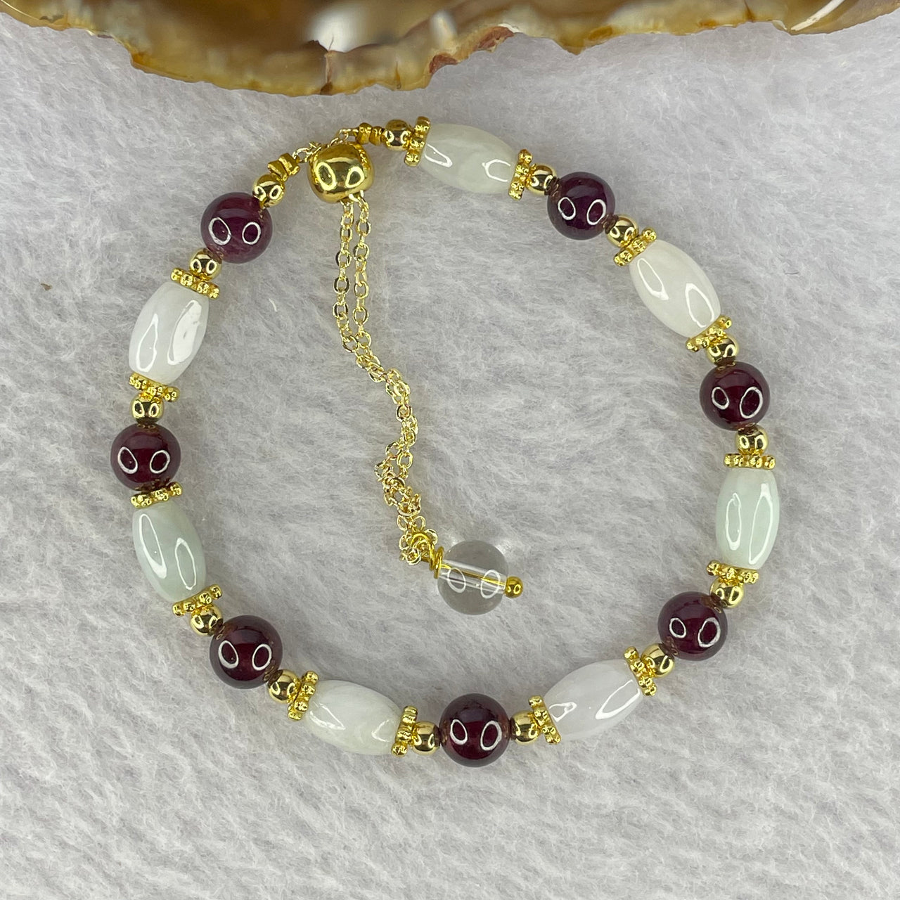 Almandine Garnet Bracelet 9.82g Oval 8.1 by 5.7 mm 7 Pcs Round 6.0mm 7 Beads - Huangs Jadeite and Jewelry Pte Ltd