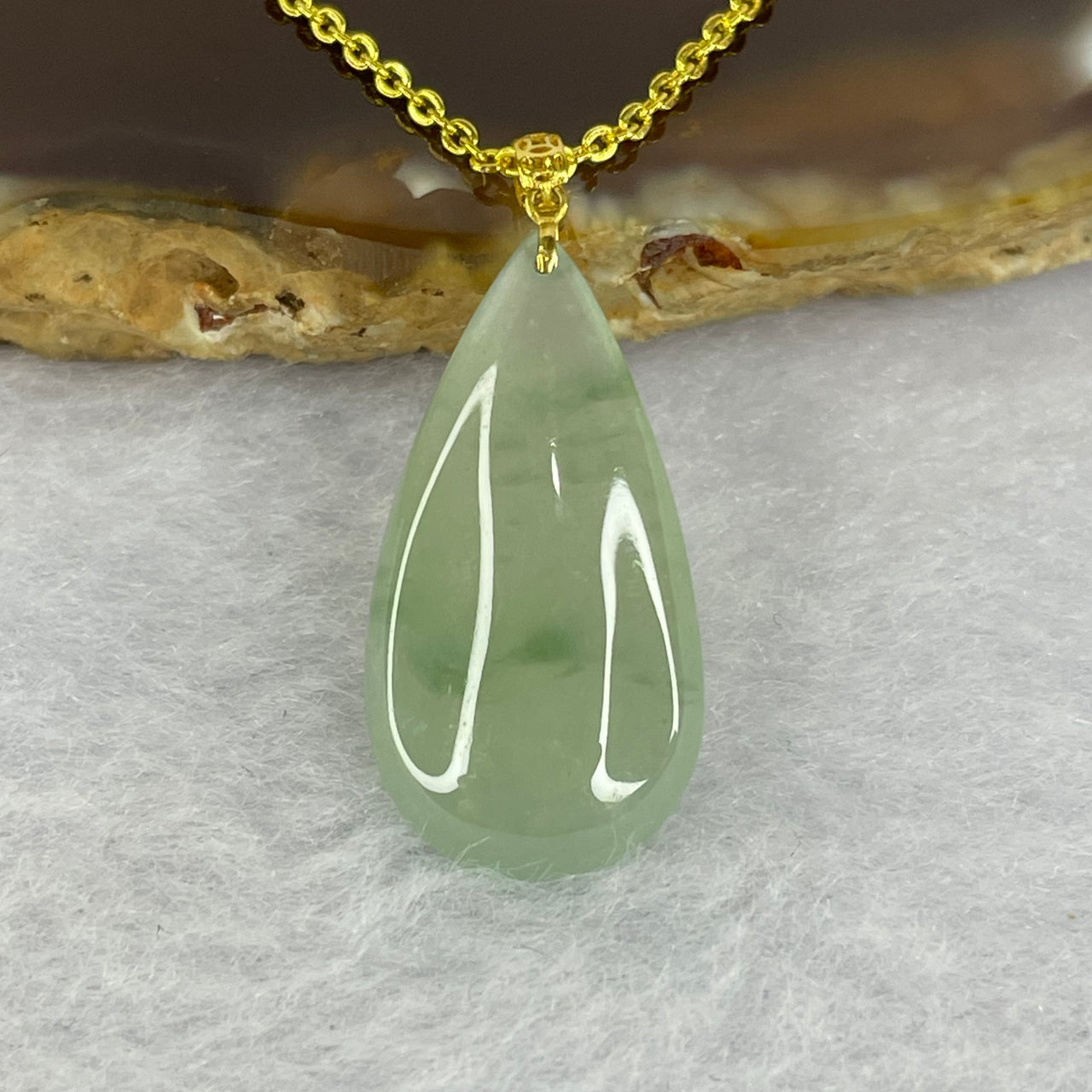 ICY Type A Green Jadeite Teardrop in 18K Gold Clasp with FREE Gold Color Necklace 3.82g 22.6 by 11.7 by 4.4mm - Huangs Jadeite and Jewelry Pte Ltd