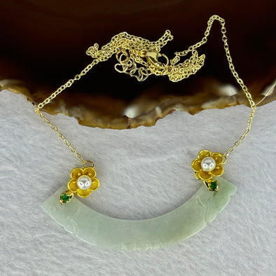 Type A Light Green Jadeite with Gold Color Necklace 10.77g 65.5 by 10.8 by 3.0mm