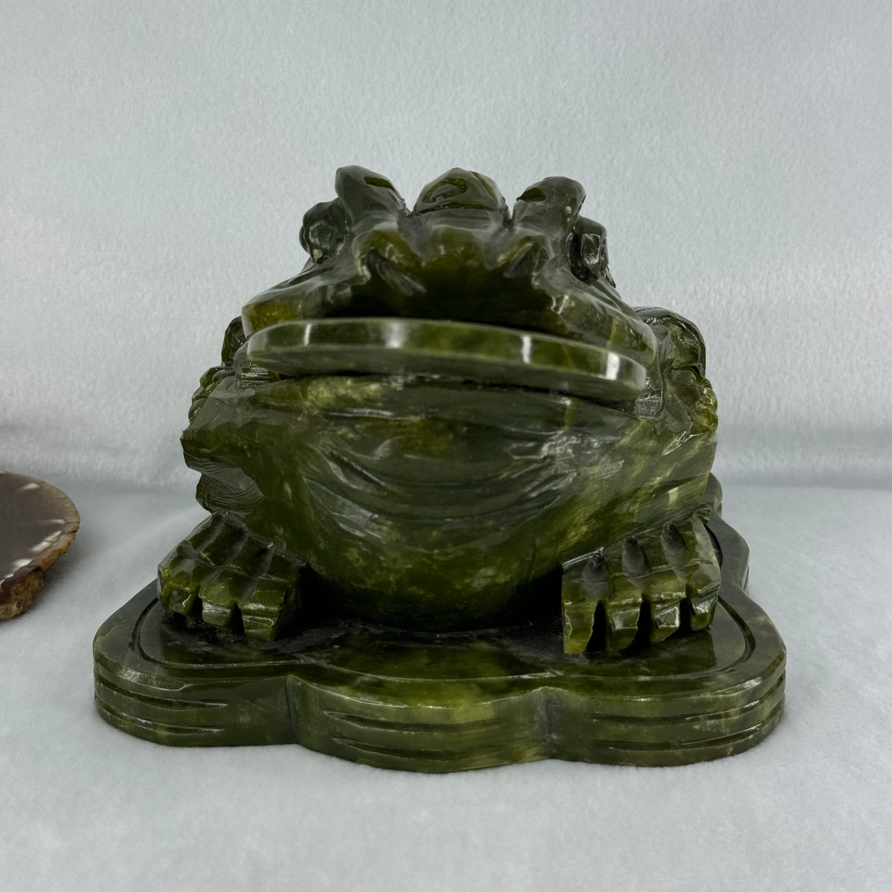 Natural Green Serpentine 3 Legged Toad with Ancient Coin Display 3,130.4g 200.0 by 150.0 by 120.0mm