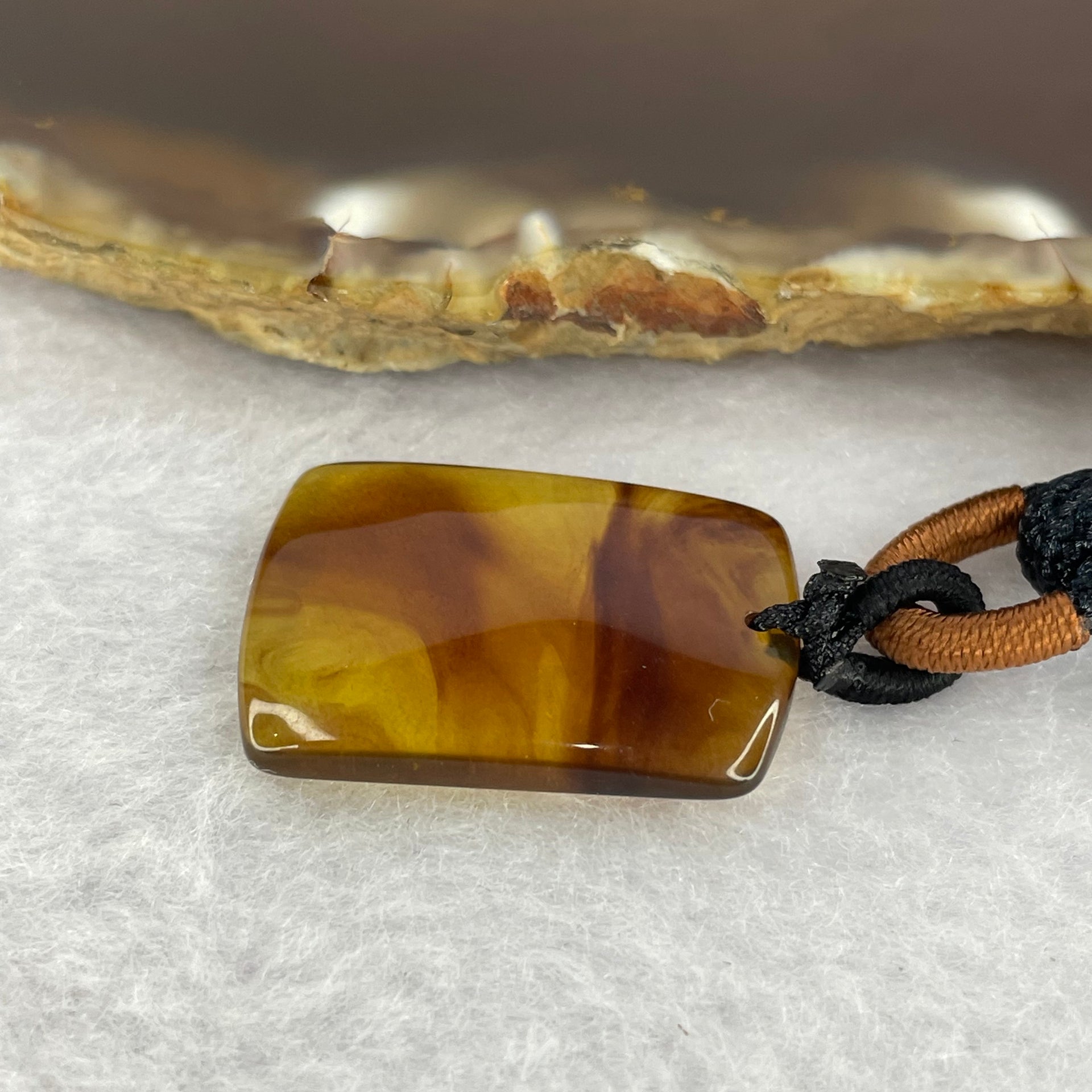 Natural Amber 琥珀 Pendent Necklace 3.82g 25.8 by 17.8 by 4.6 mm - Huangs Jadeite and Jewelry Pte Ltd