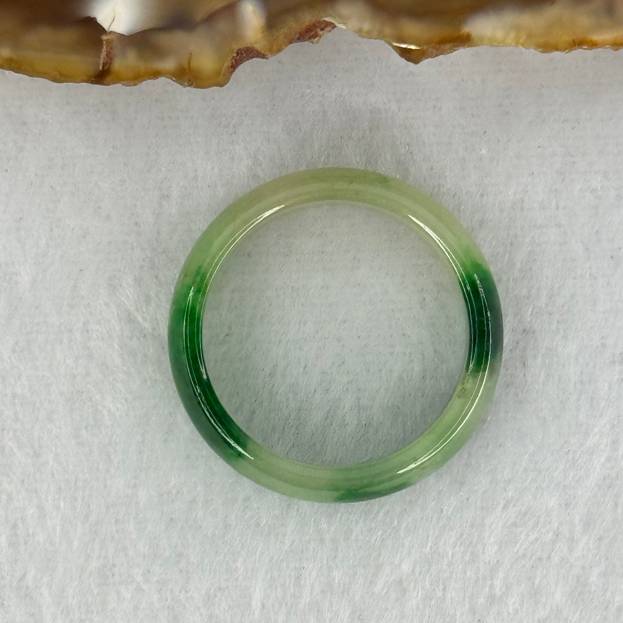 Type A Spicy Green Piao Hua on Light Green Jadeite Ring 2.51g 6.2 by 2.7mm US8.2 HK18 (Close to Perfect)