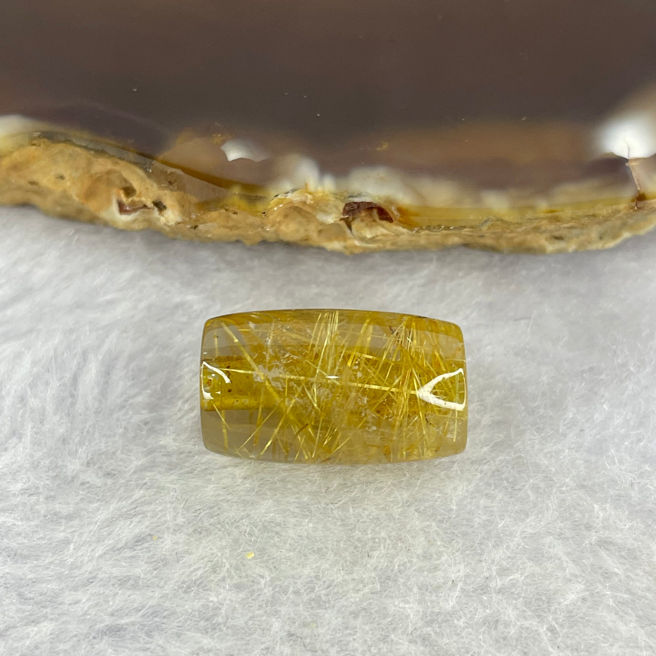 Good Grade Natural Golden Rutilated Quartz Crystal Lulu Tong Barrel 天然金顺发晶水晶露露通桶 
3.19g 17.0 by 10.2mm - Huangs Jadeite and Jewelry Pte Ltd