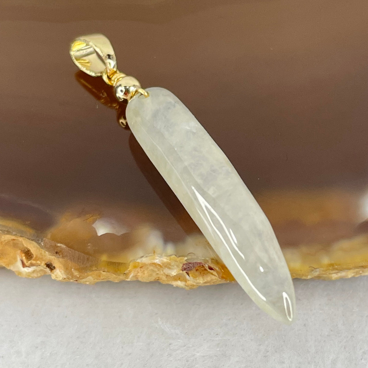 Type A Icy Colourless to White Jadeite Chilli Gold Color Pendant 1.96g 27.8 by 5.6 by 5.4mm