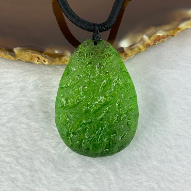 Natural Green Liuli Necklace 28.35g 43.0 by 31.4 by 16.2mm - Huangs Jadeite and Jewelry Pte Ltd