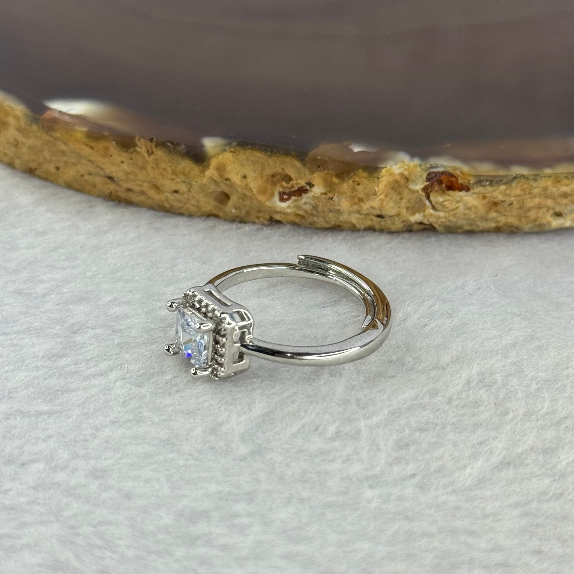 Moissanite in 925 Sliver Ring (Adjustable Size) S925银莫桑石戒指 2.34g 4.8 by 2.5mm - Huangs Jadeite and Jewelry Pte Ltd