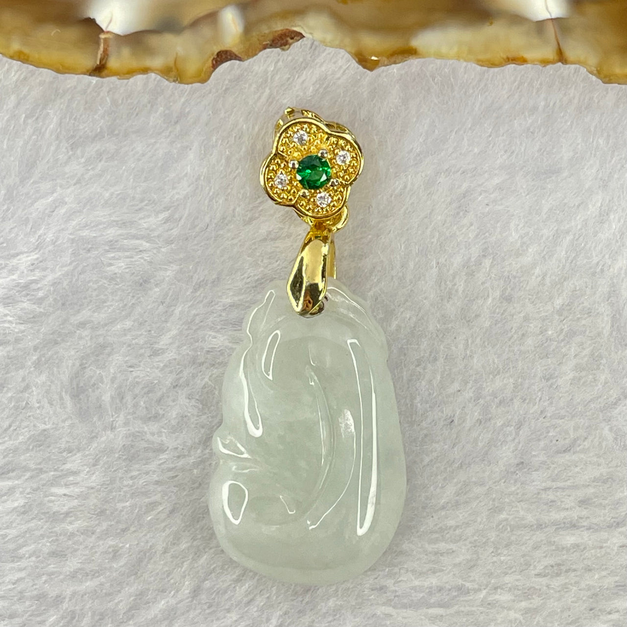 Type A Faint Green Lavender Jadeite Ruyi 26.0 by 16.5 by 5.6mm Pendent with Silver Gold Color Clasps 5.71g