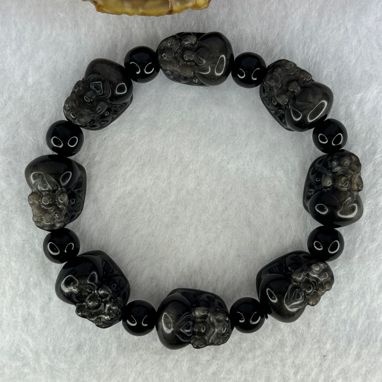 Medium Obsidian Pixiu 18.1 by 12.7 by 12.7mm 8pcs and 8 Beqds 8.5mm Bracelet 34.81g 16cm