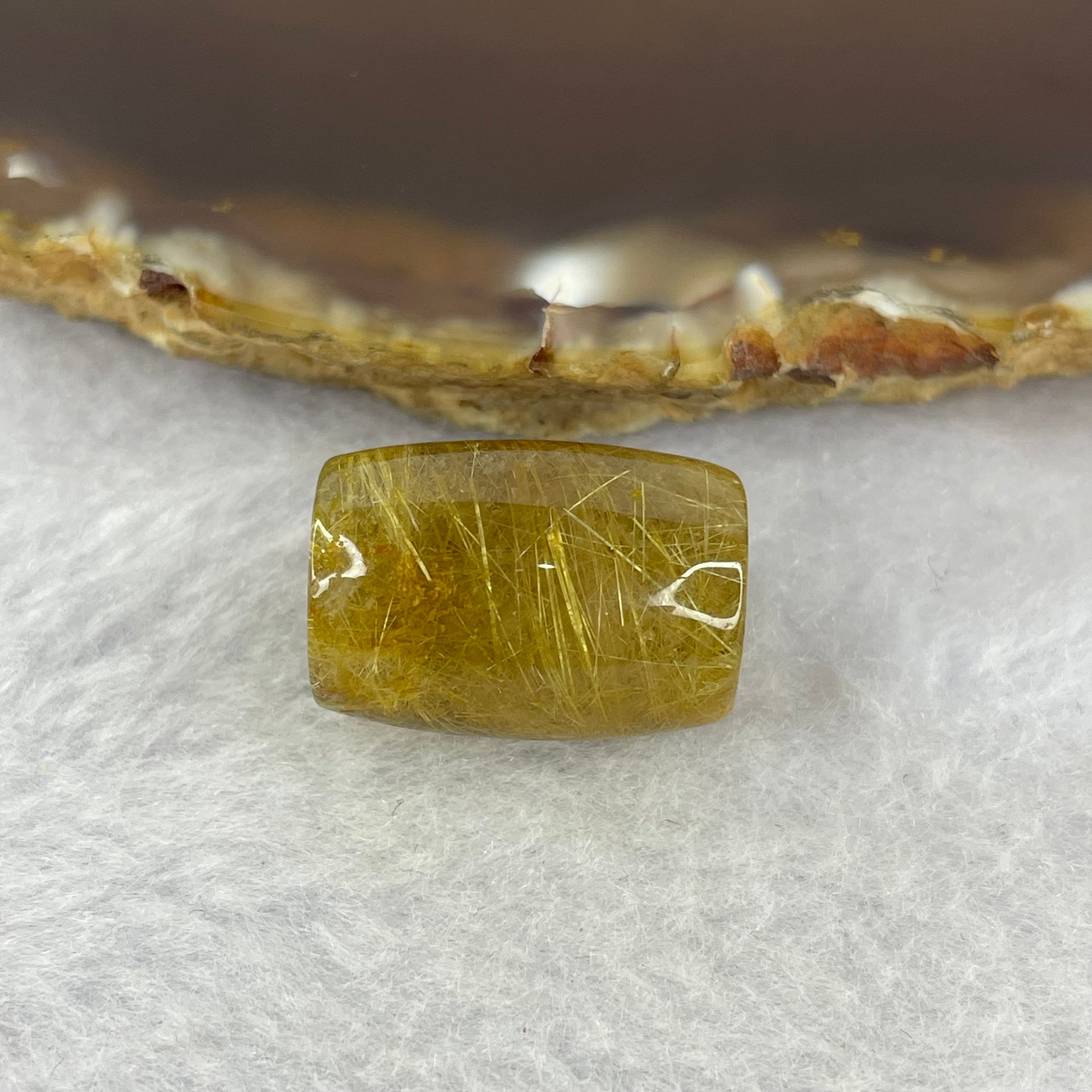 Good Grade Natural Golden Rutilated Quartz Crystal Lulu Tong Barrel 天然金顺发晶水晶露露通桶 
6.10g 18.8 by 13.4mm - Huangs Jadeite and Jewelry Pte Ltd