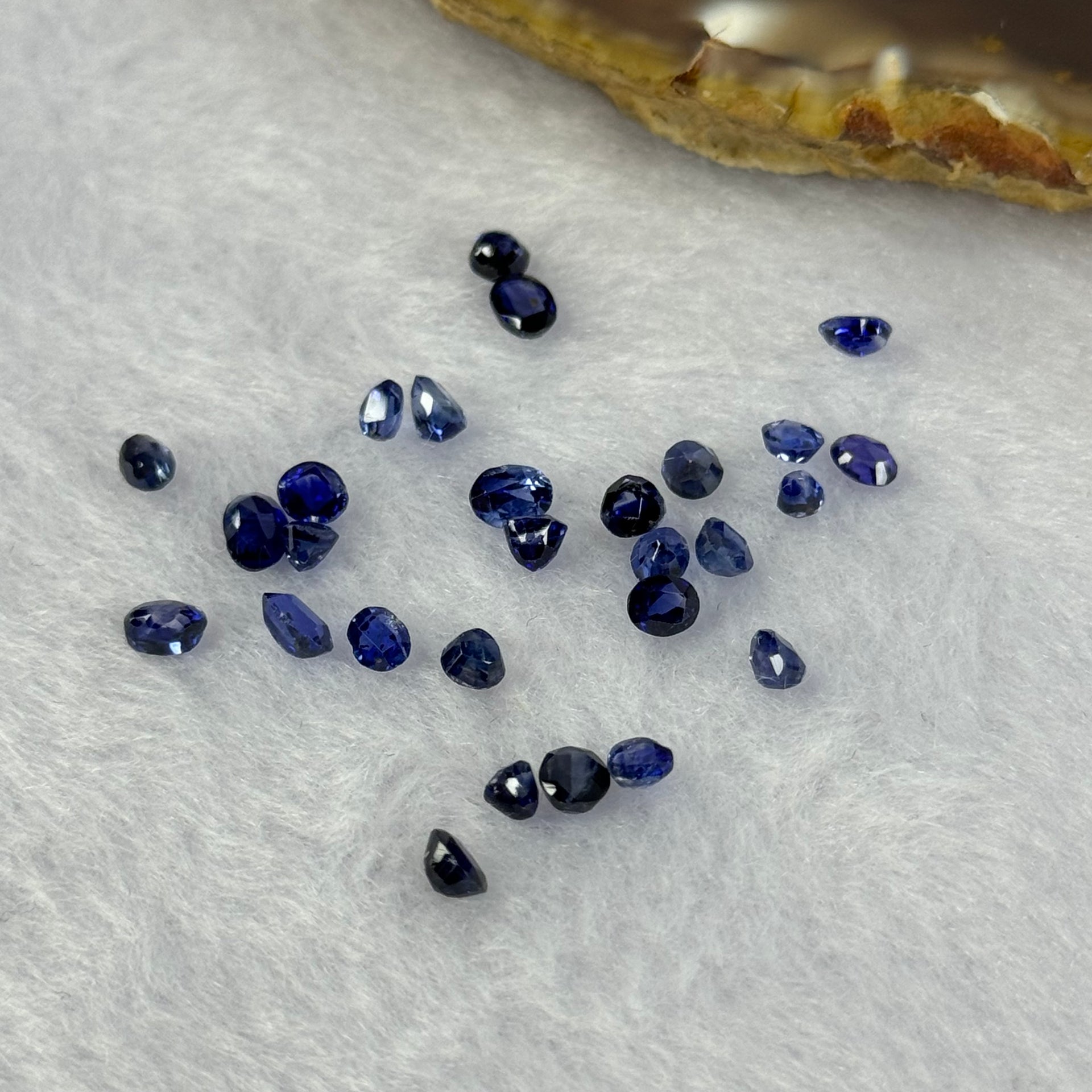 Natural Blue Faceted Sapphire Set of 28 Total 6.93ct - Huangs Jadeite and Jewelry Pte Ltd