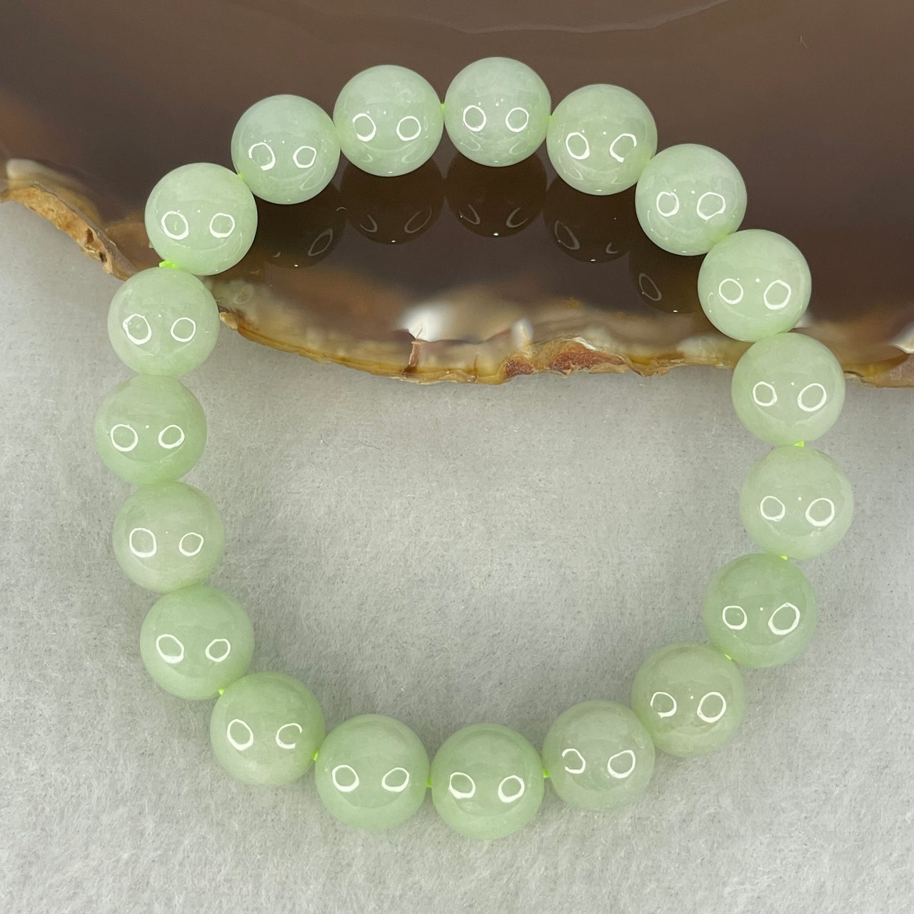 Type A Apple Green Jadeite Beads Bracelet 33.22g 10.1mm 19 Beads