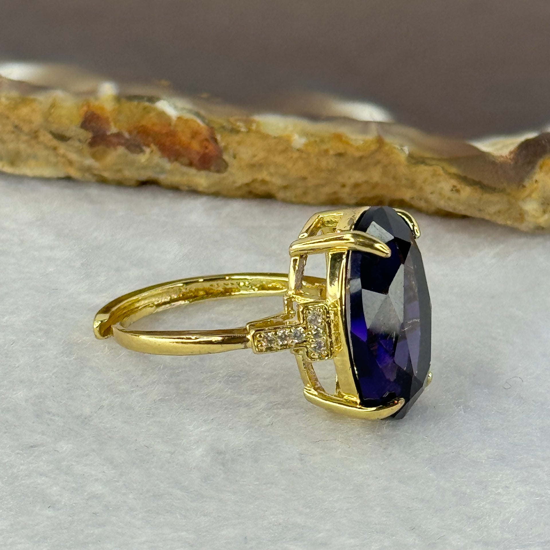 Natural Amethyst in Gold Colour Ring (Adjustable Size) 4.83g 17.9 by 12.9 by 7.5mm - Huangs Jadeite and Jewelry Pte Ltd