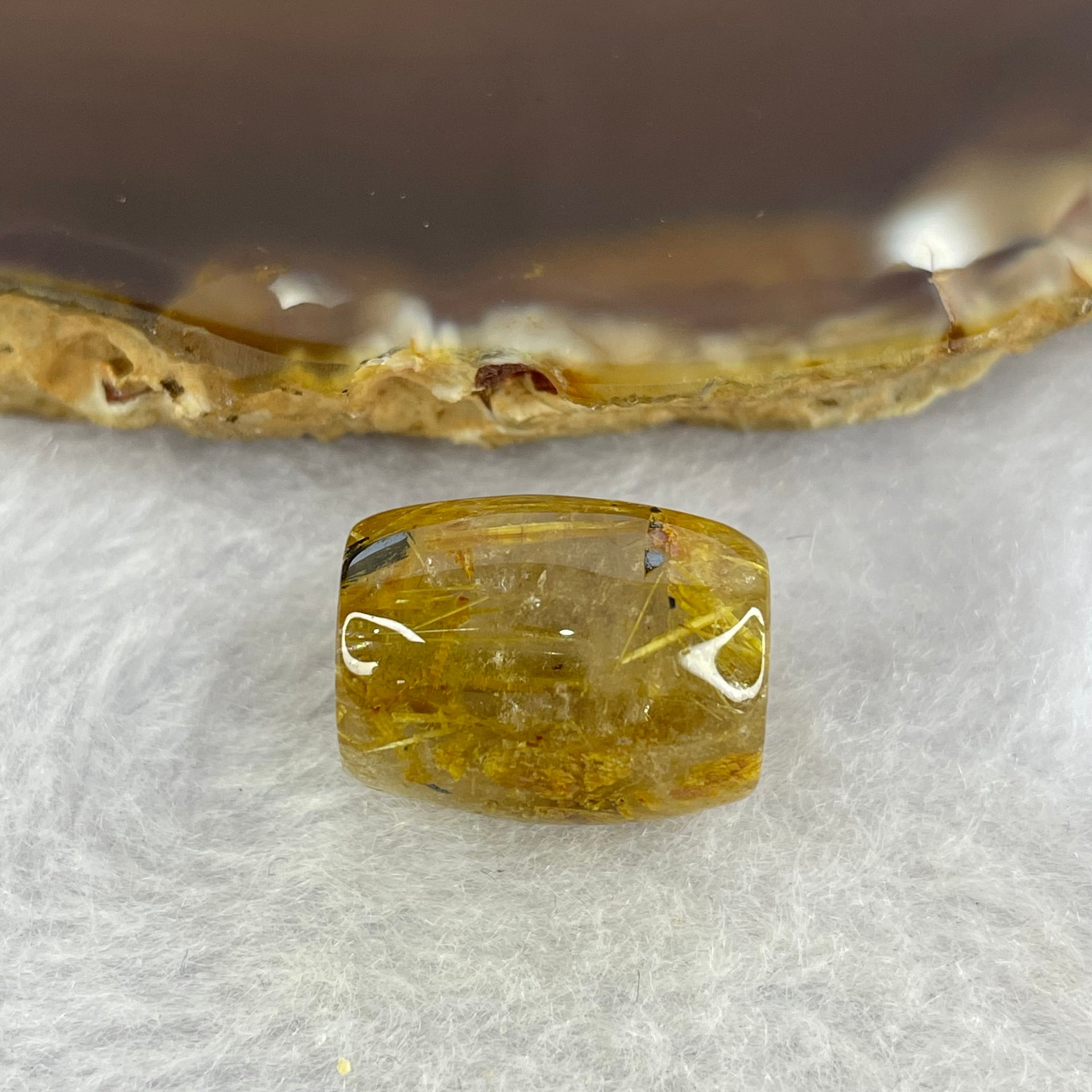 Good Grade Natural Golden Rutilated Quartz Crystal Lulu Tong Barrel 天然金顺发晶水晶露露通桶 
4.85g 16.4 by 12.7mm - Huangs Jadeite and Jewelry Pte Ltd