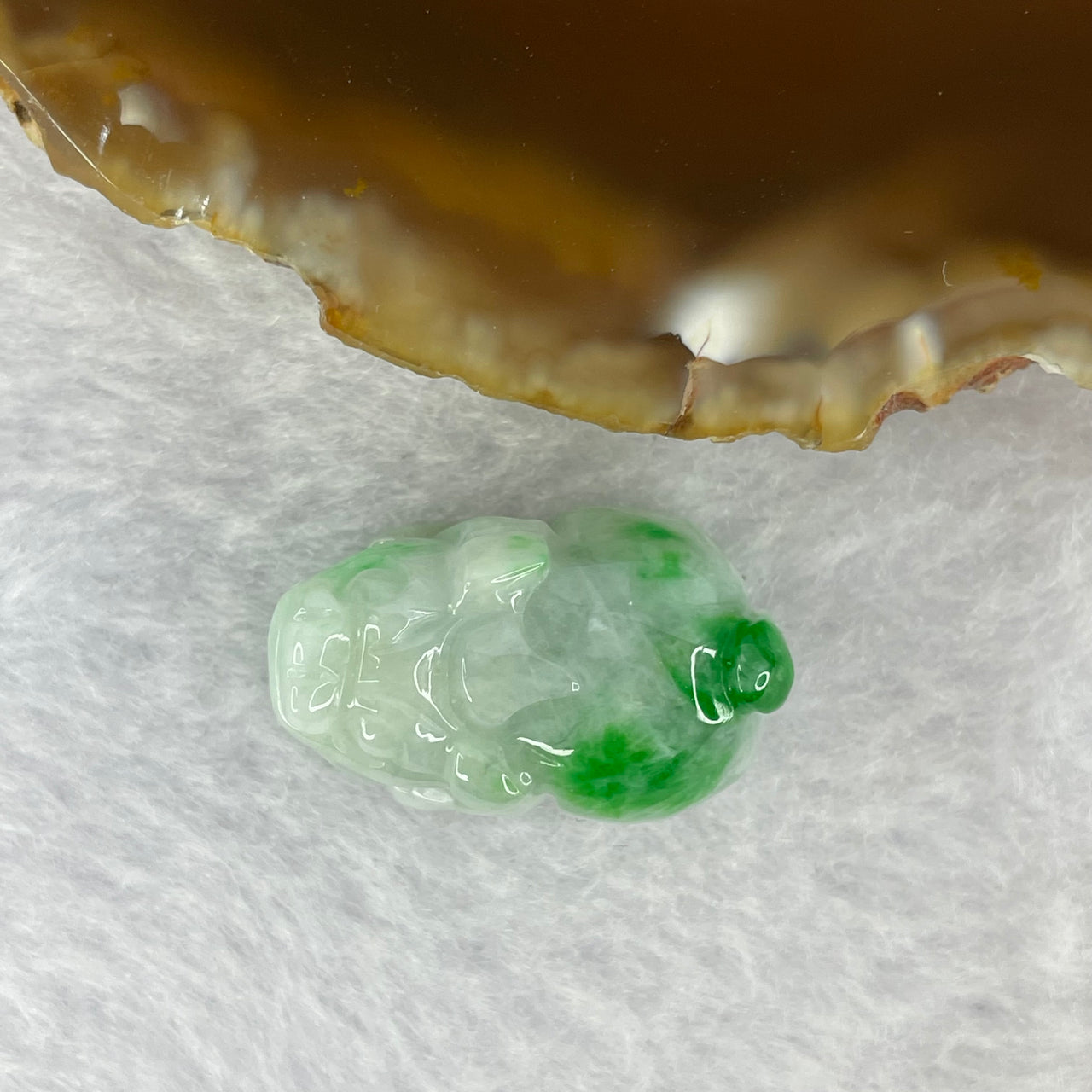 Type A Bright Green with Faint Lavender Jadeite Pixiu Pendent A货辣绿和浅紫罗兰翡翠貔貅吊坠 9.63g 23.5 by 14.6 by 13.3 mm - Huangs Jadeite and Jewelry Pte Ltd