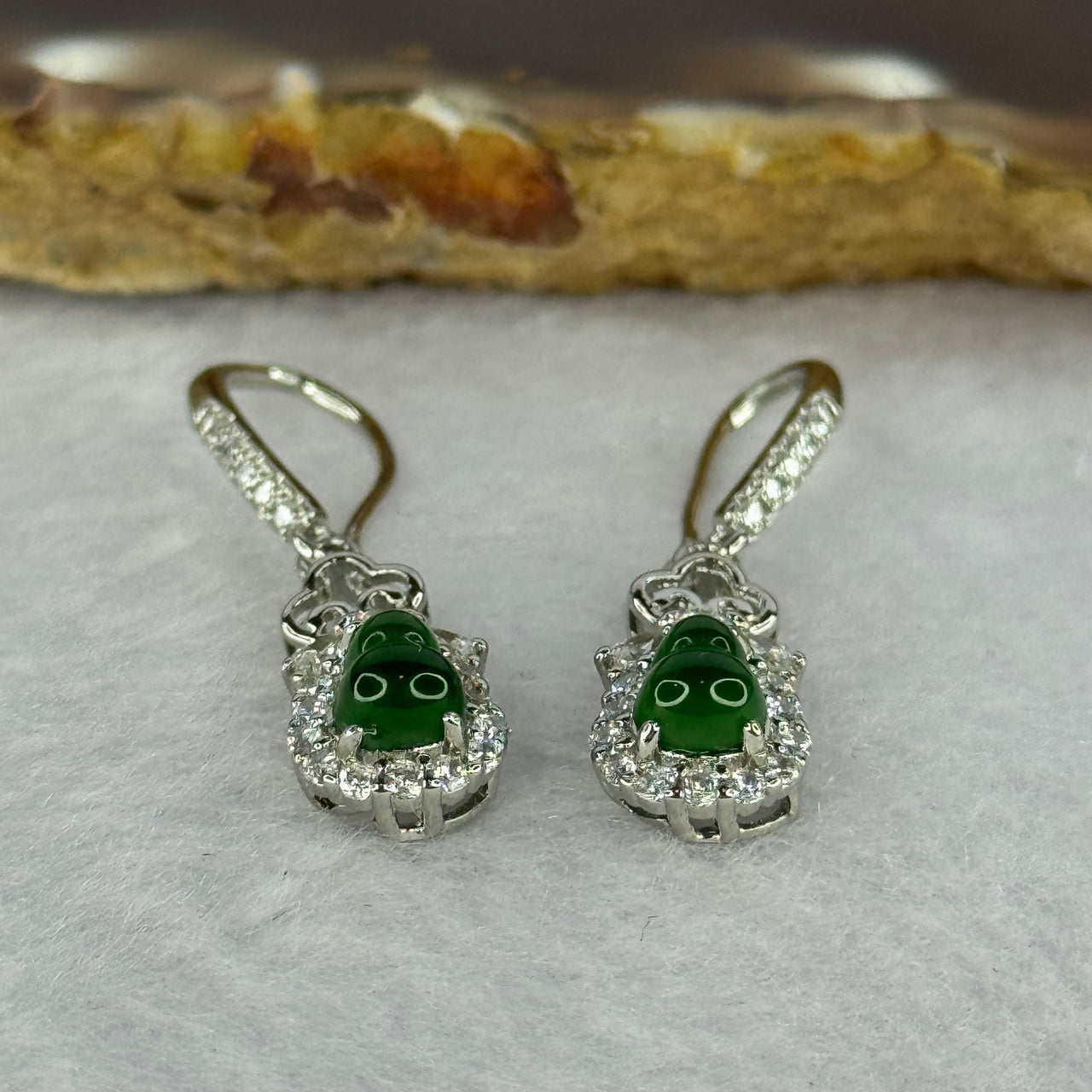 Type A Icy Green Omphasite Jadeite Hulu 6.6 by 4.7 by 3.0mm 2pcs with Crystals Earrings 2.50g