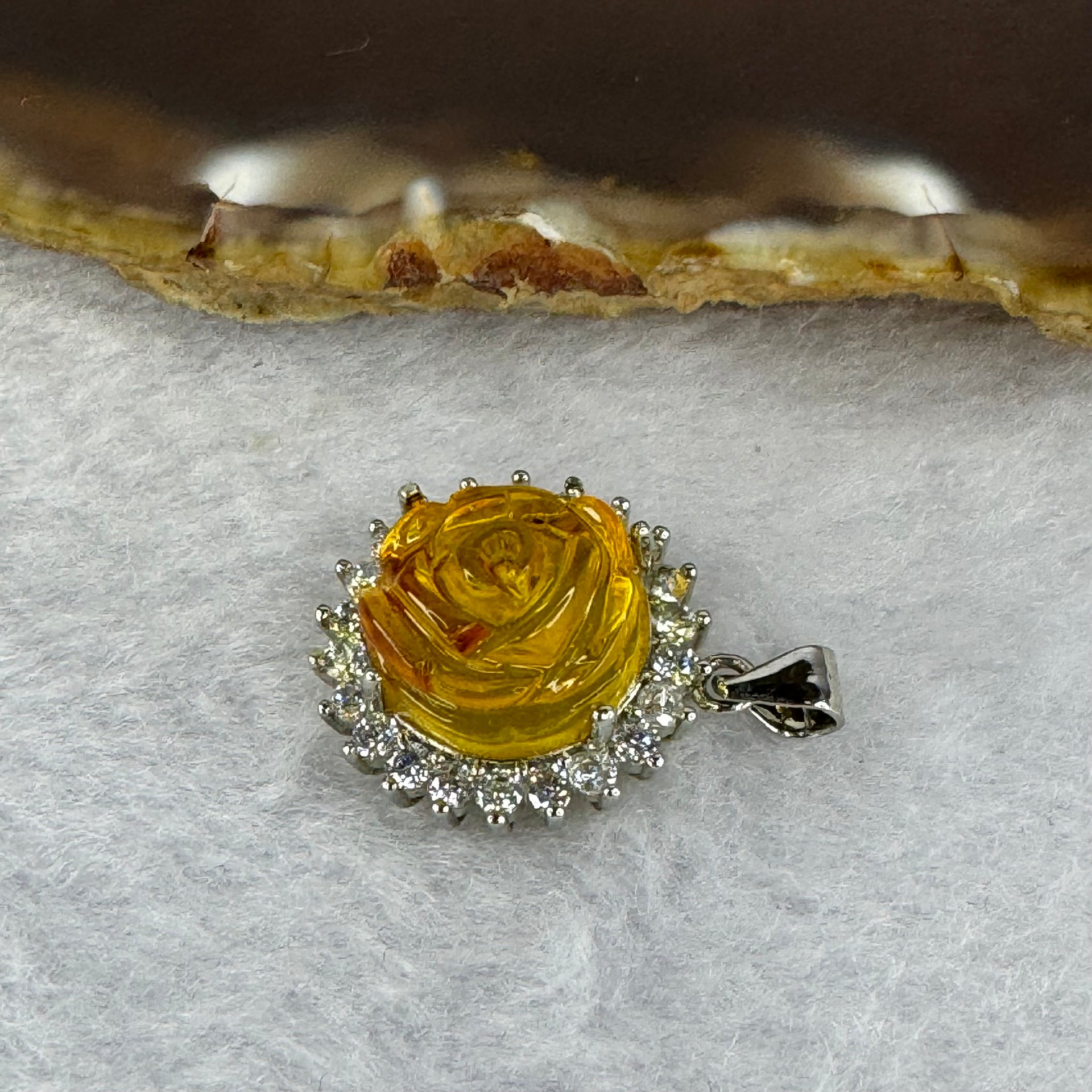 925 Sliver Amber Pendent/Charm 3.12g 11.8 by 8.7 mm - Huangs Jadeite and Jewelry Pte Ltd