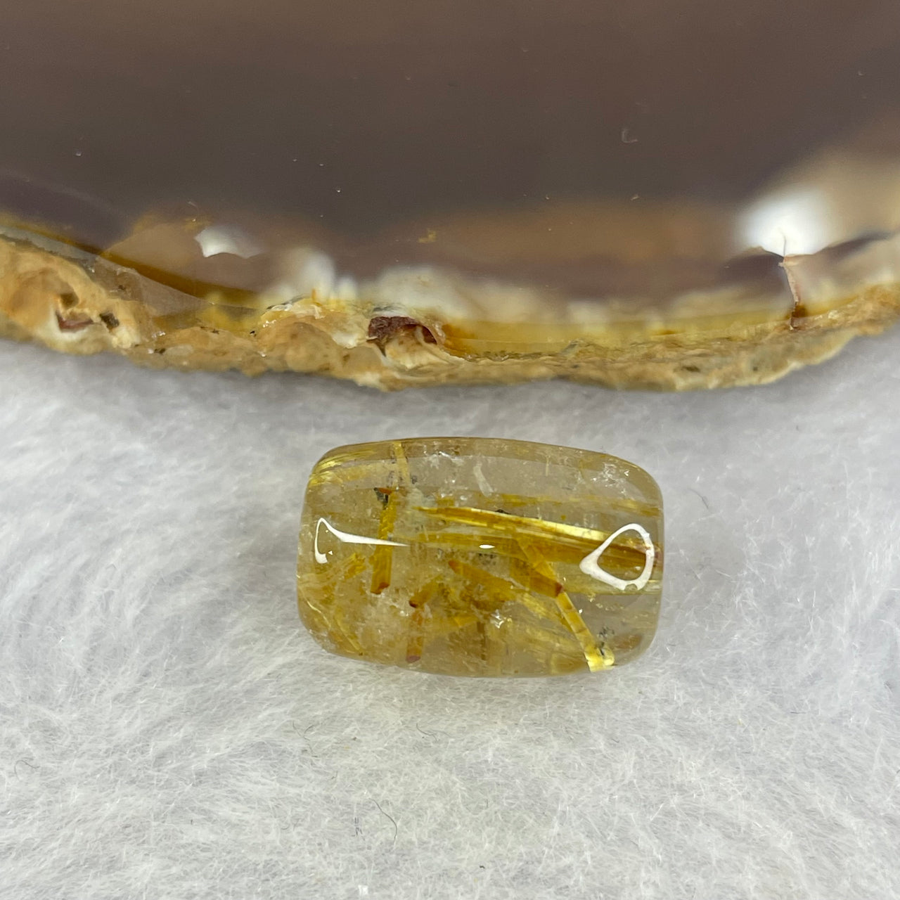 Good Grade Natural Golden Rutilated Quartz Crystal Lulu Tong Barrel 天然金顺发晶水晶露露通桶 
3.38g 16.0 by 11.2mm - Huangs Jadeite and Jewelry Pte Ltd